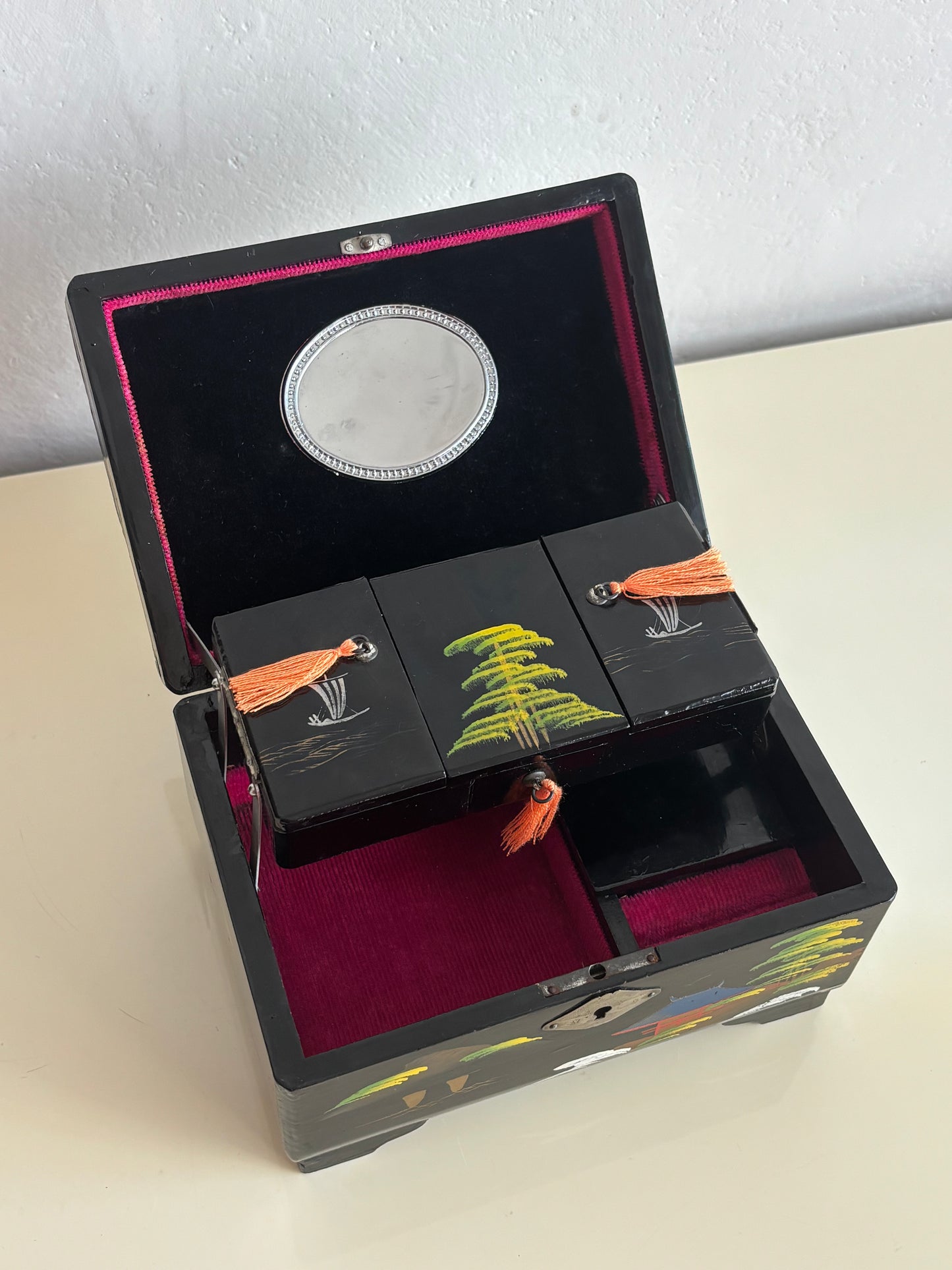 Portagioie giapponese vintage laccato con carillon funzionante – paesaggio con Monte Fuji