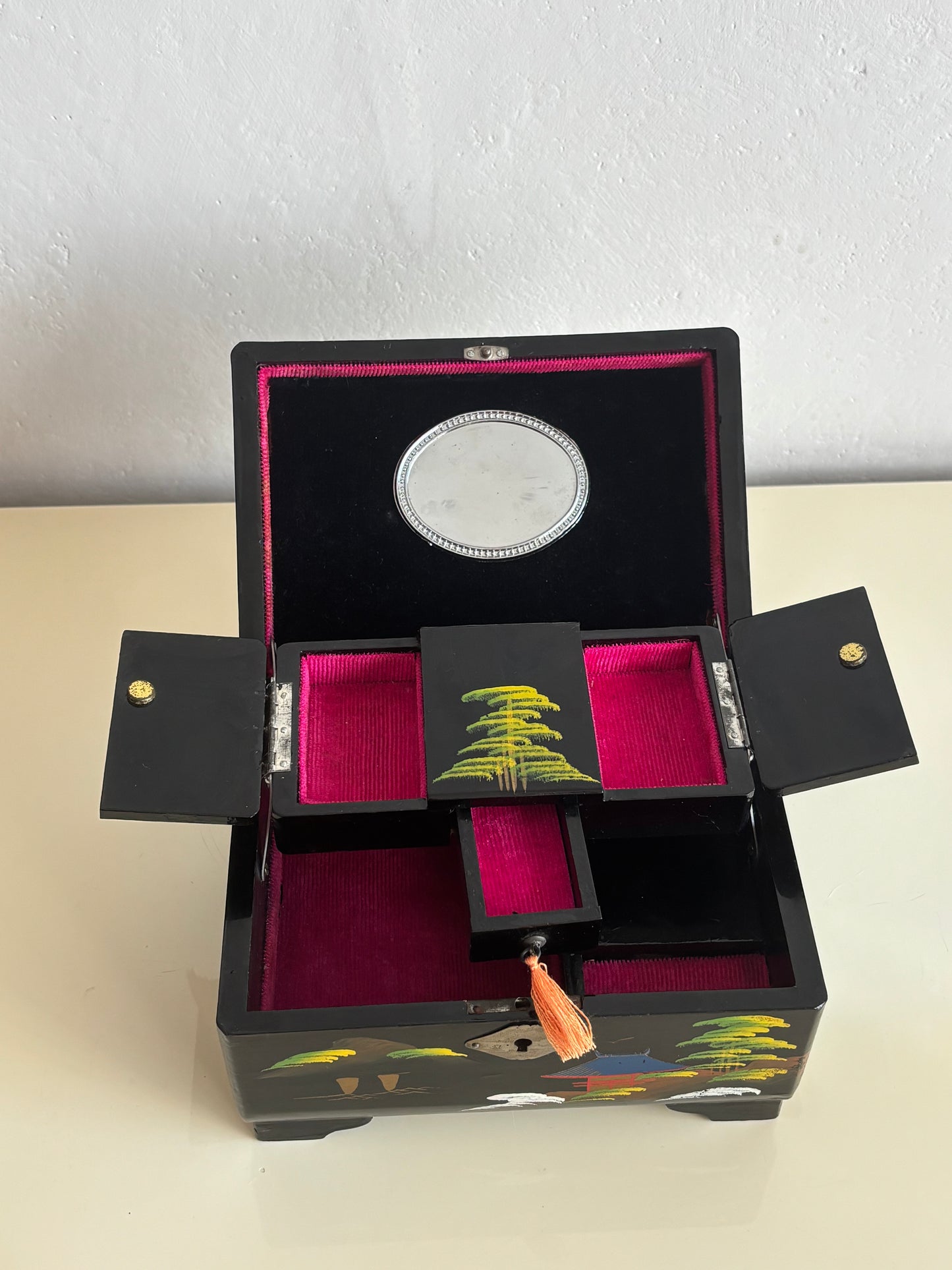 Portagioie giapponese vintage laccato con carillon funzionante – paesaggio con Monte Fuji