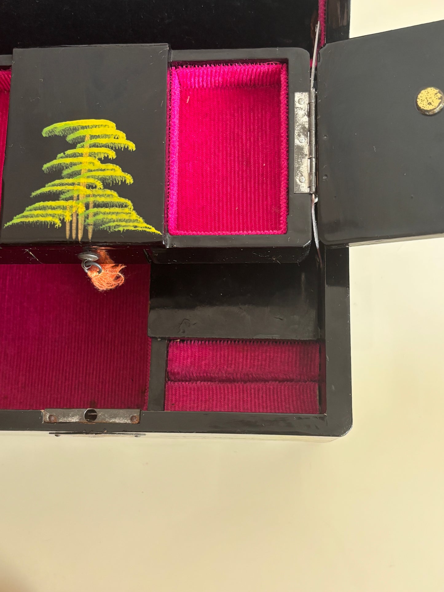 Portagioie giapponese vintage laccato con carillon funzionante – paesaggio con Monte Fuji