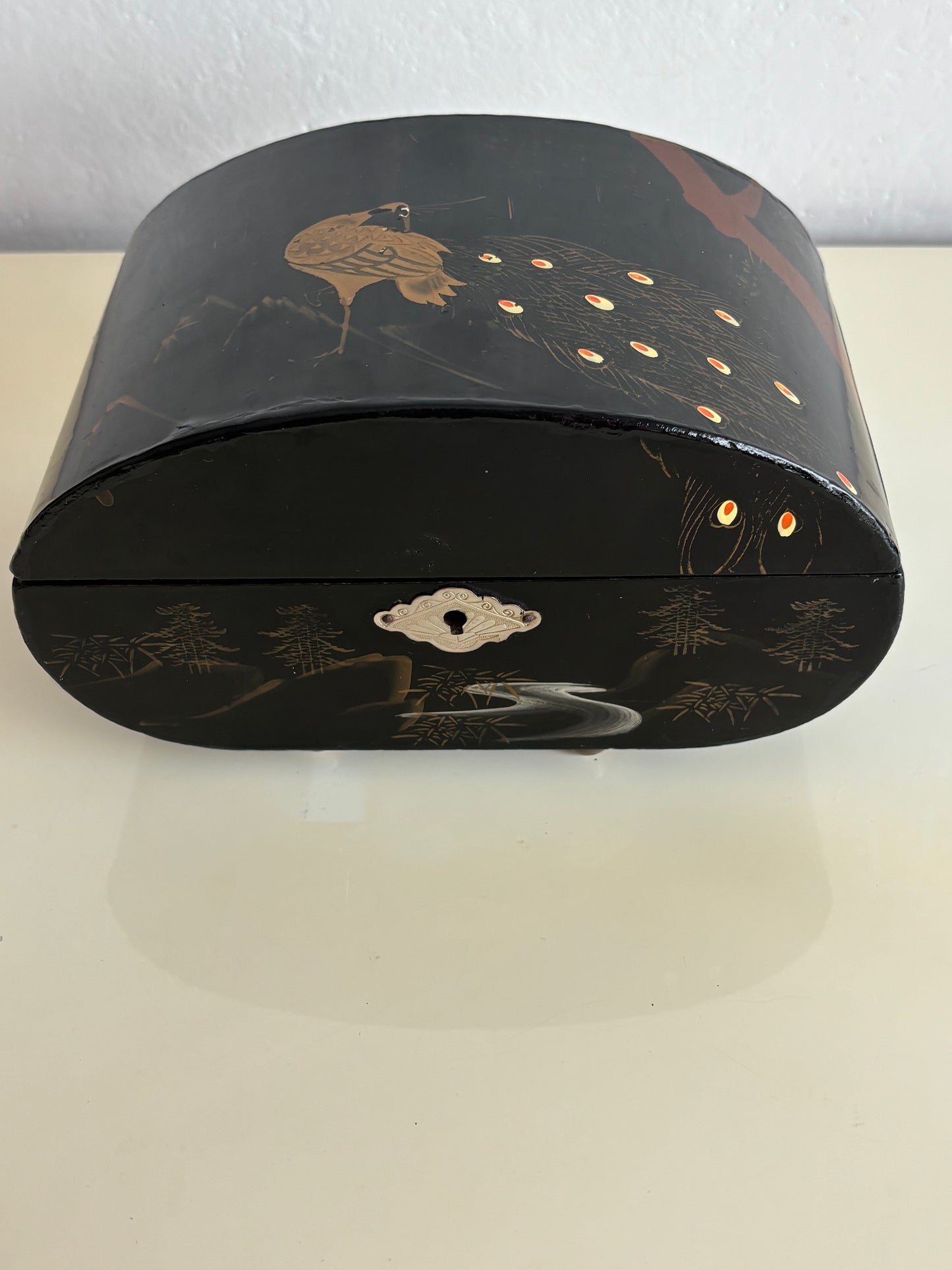 Portagioie giapponese vintage con pavone e ballerina magnetica