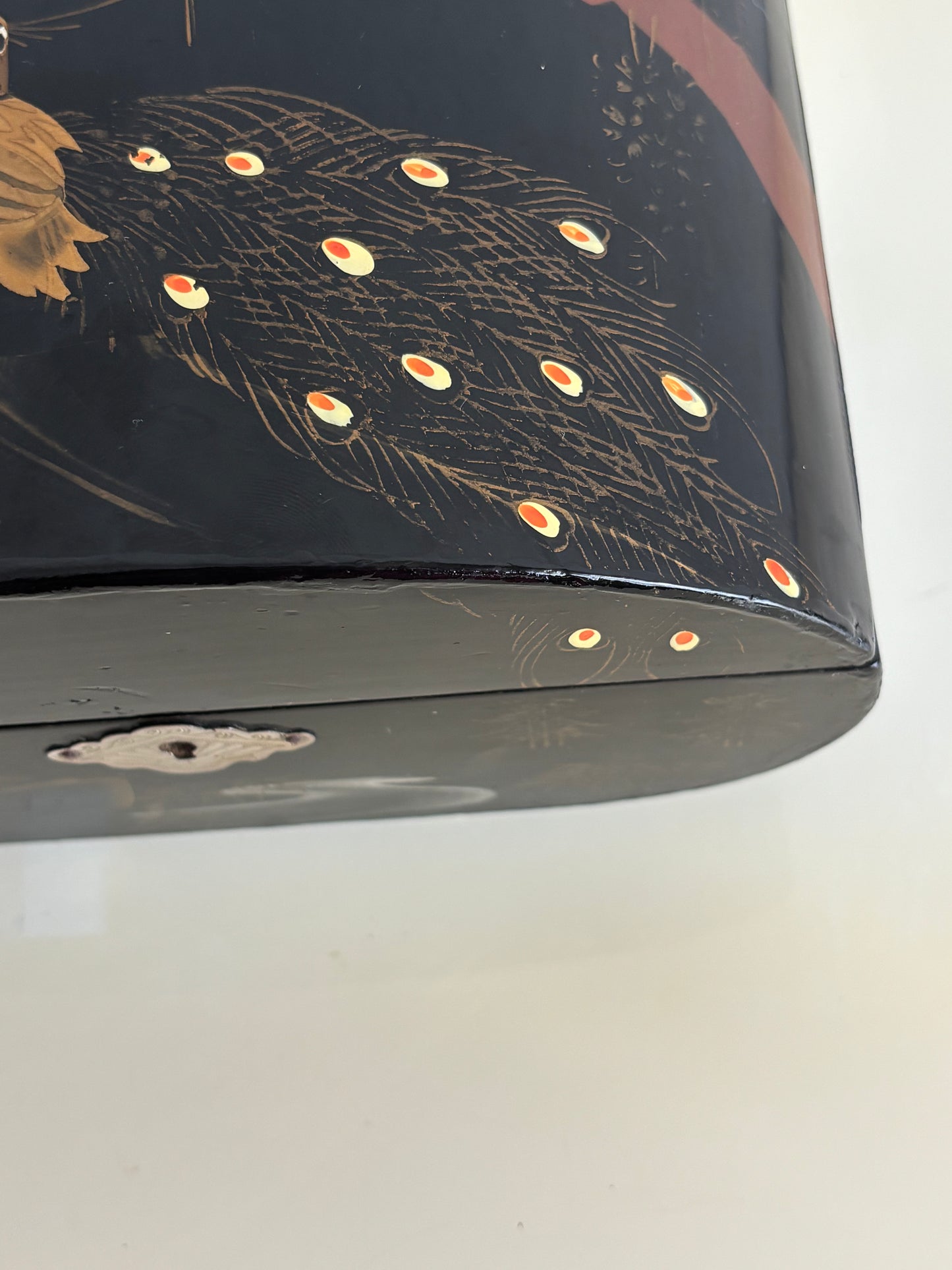 Portagioie giapponese vintage con pavone e ballerina magnetica