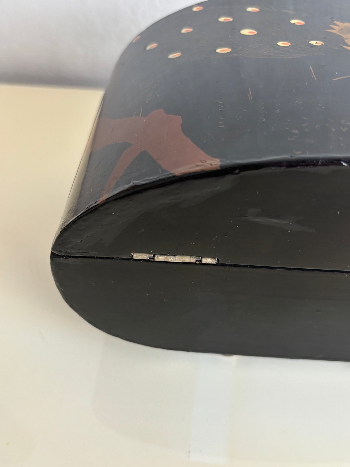 Portagioie giapponese vintage con pavone e ballerina magnetica