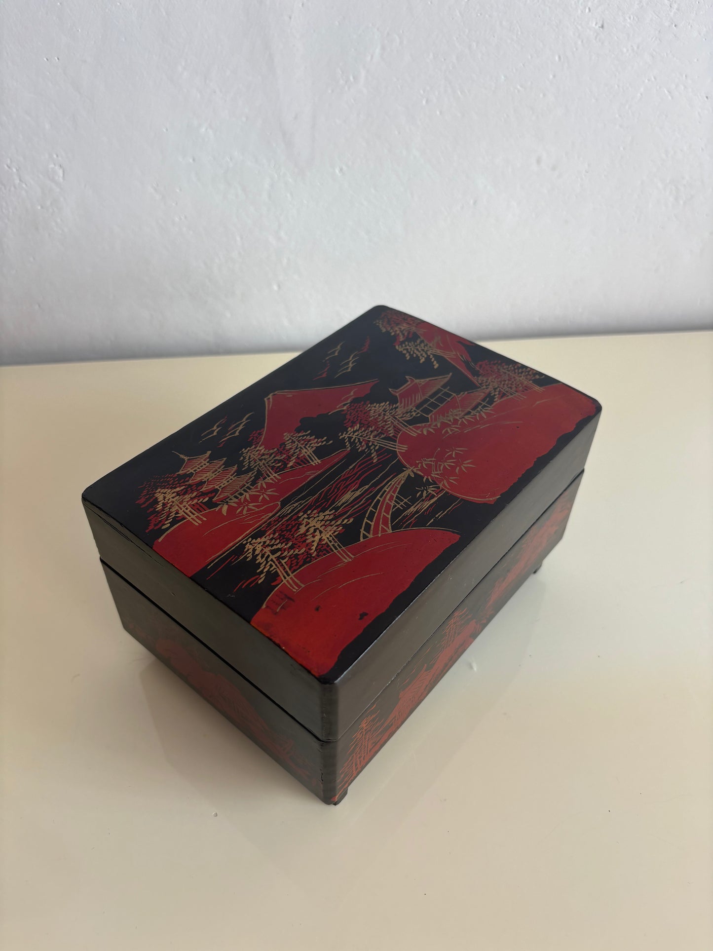 Portagioie giapponese vintage con carillon funzionante – lacca nera, velluto rosso e ballerina danzante