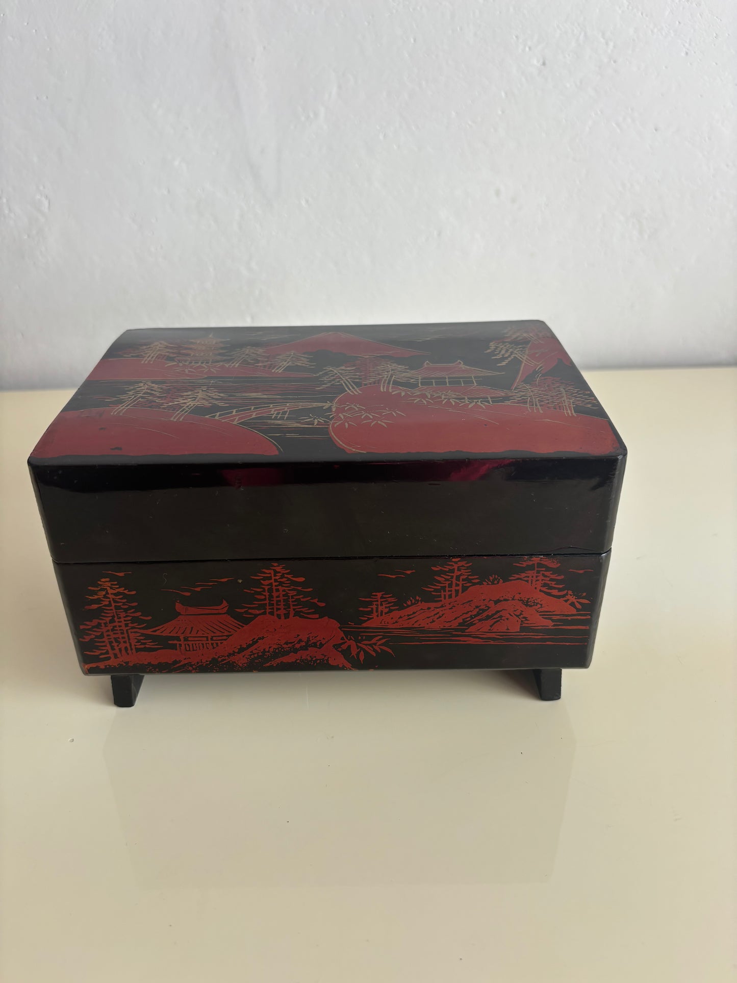 Portagioie giapponese vintage con carillon funzionante – lacca nera, velluto rosso e ballerina danzante