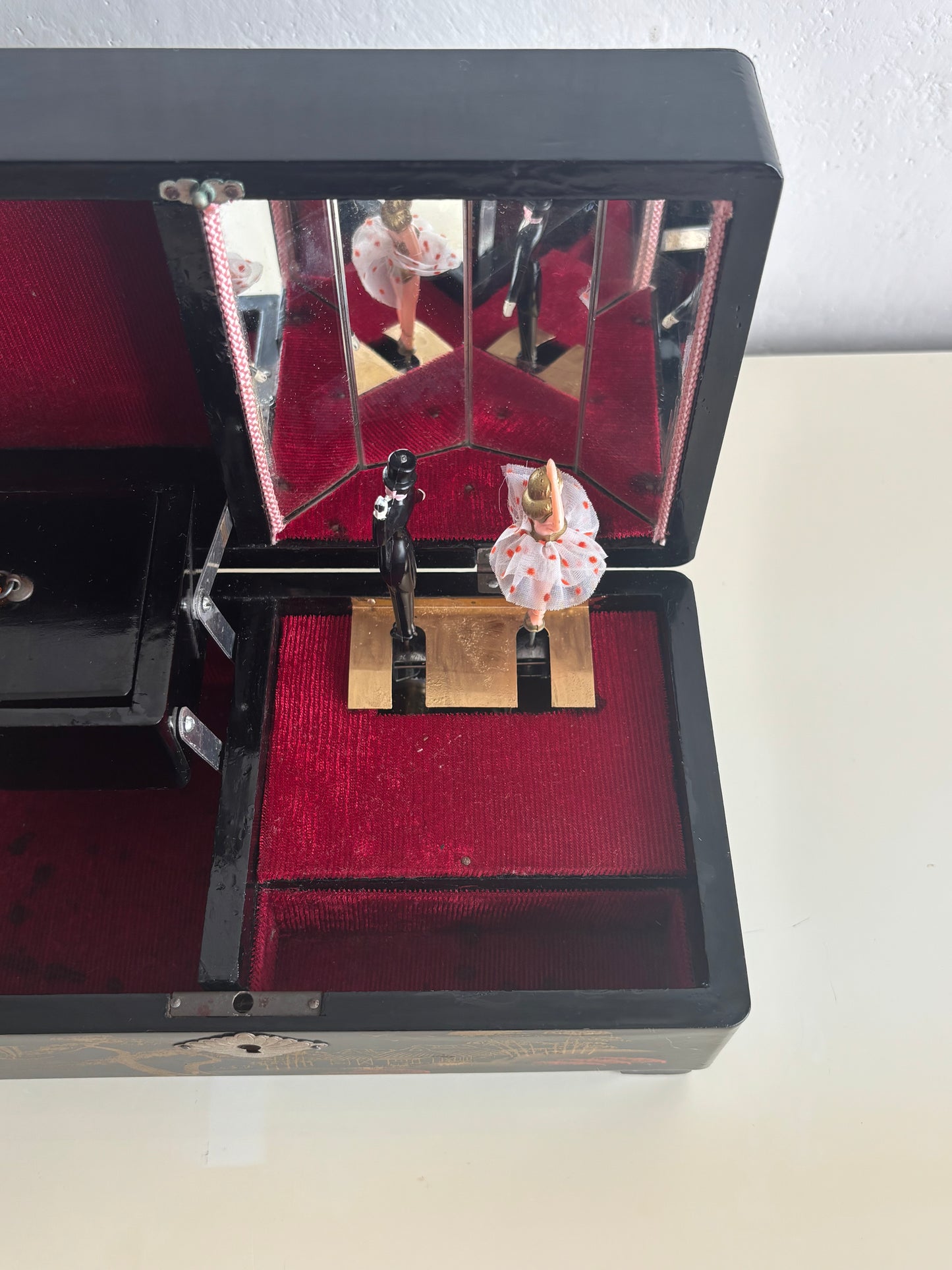 Portagioie giapponese vintage con carillon e coppia di ballerini