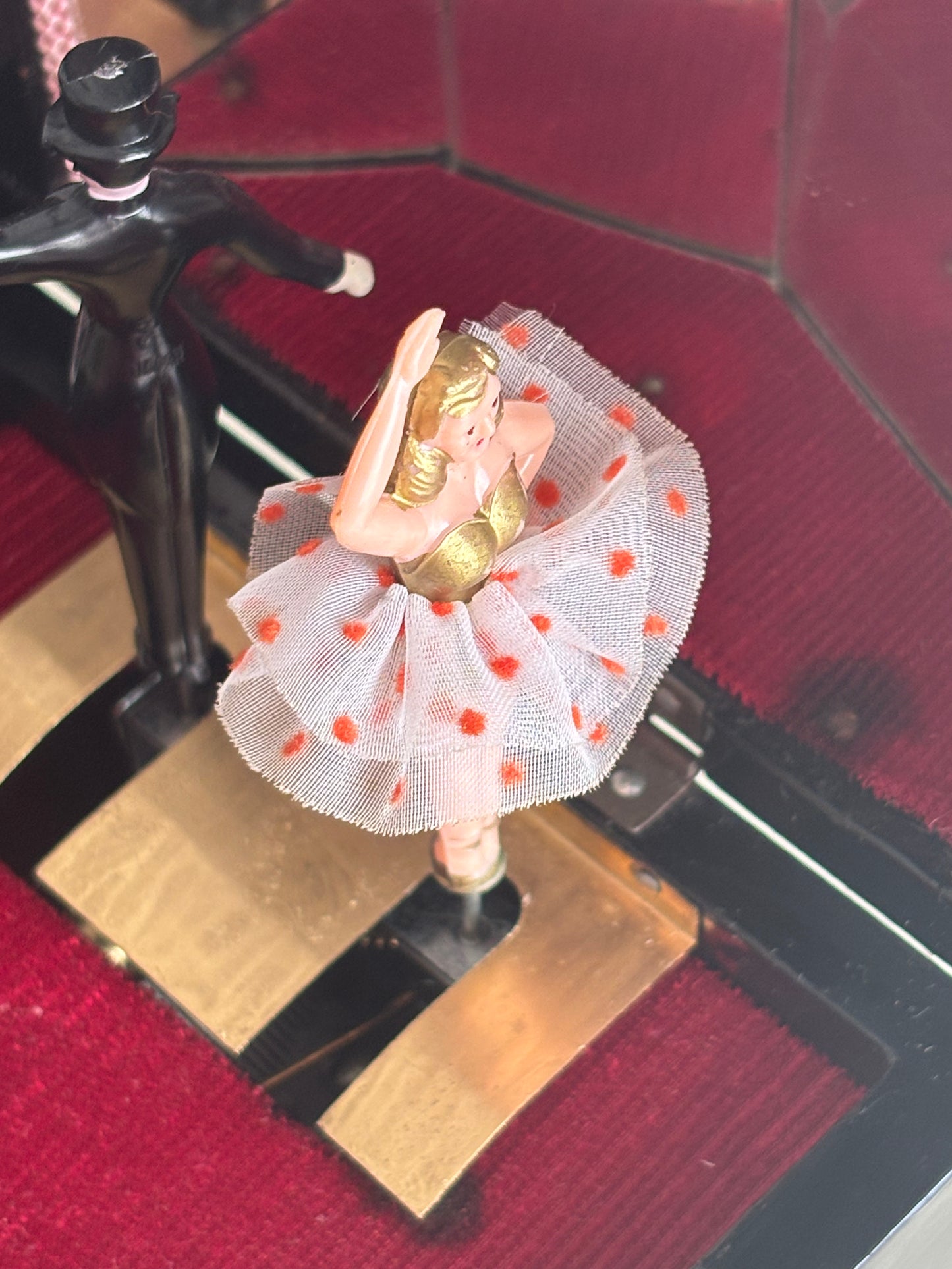 Portagioie giapponese vintage con carillon e coppia di ballerini