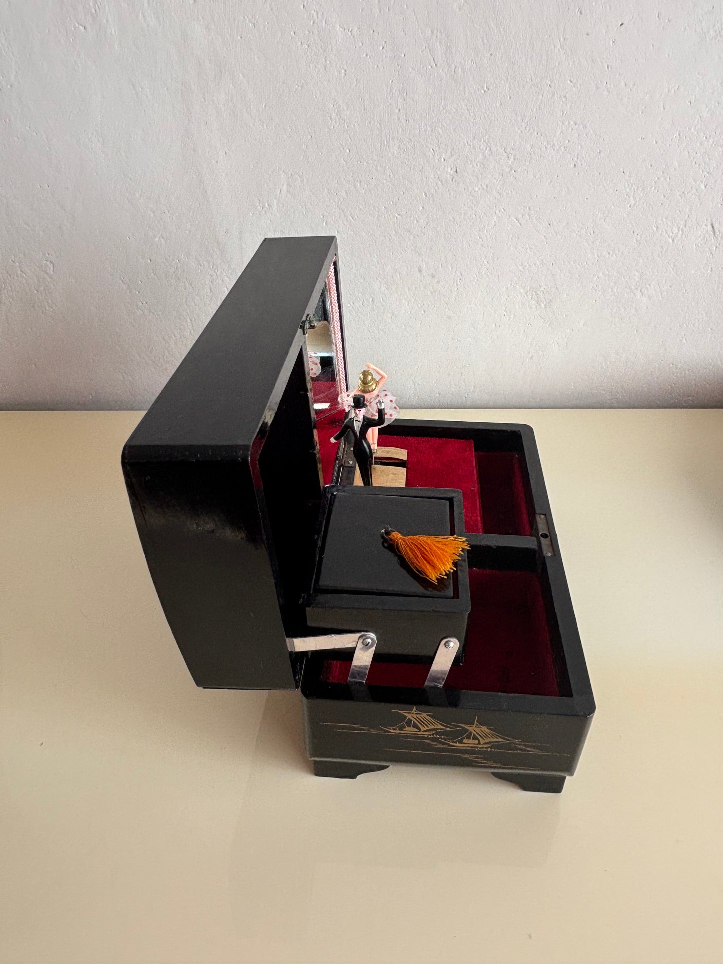 Portagioie giapponese vintage con carillon e coppia di ballerini