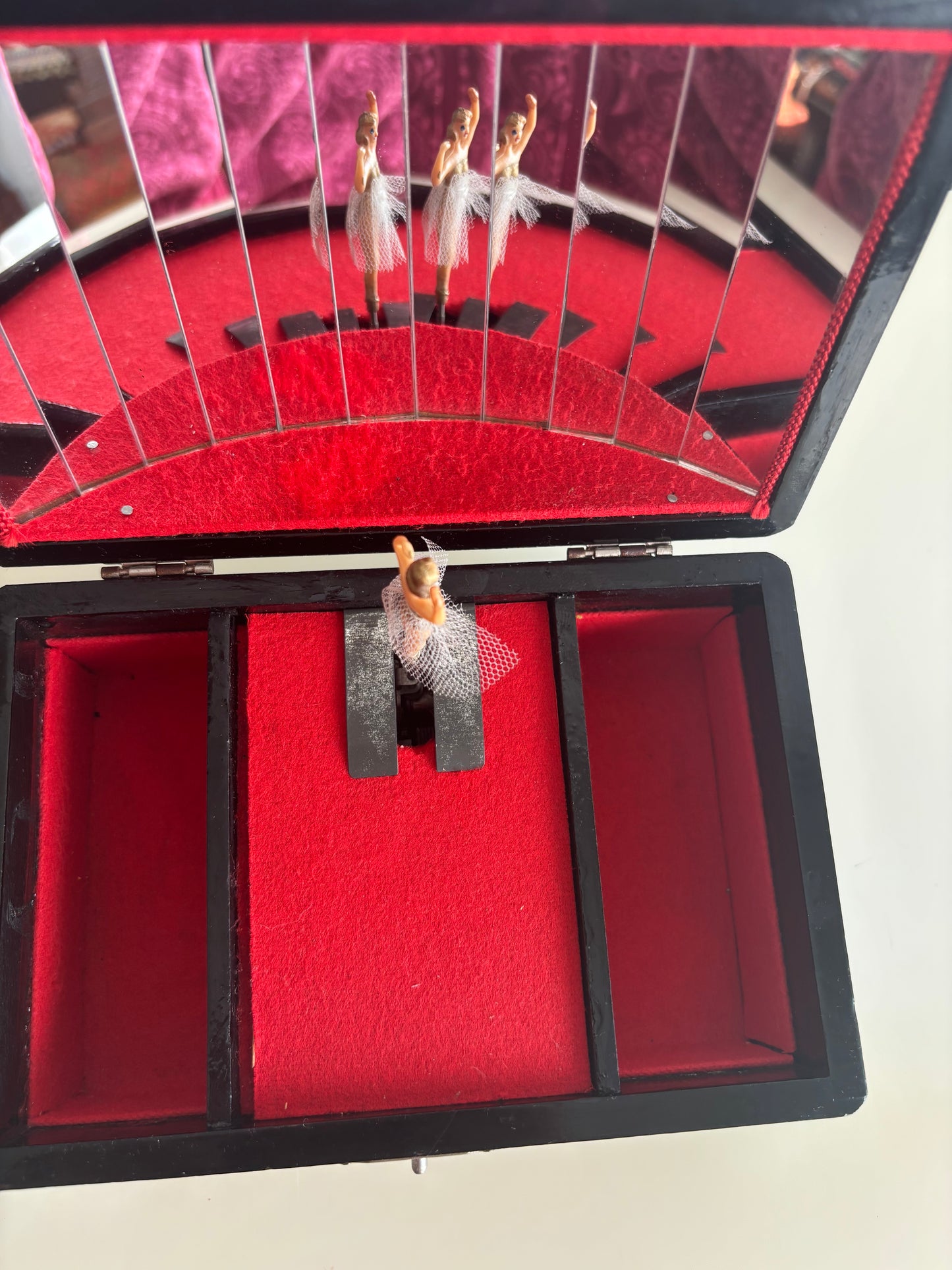 Portagioie giapponese vintage con carillon funzionante – lacca nera e ballerina