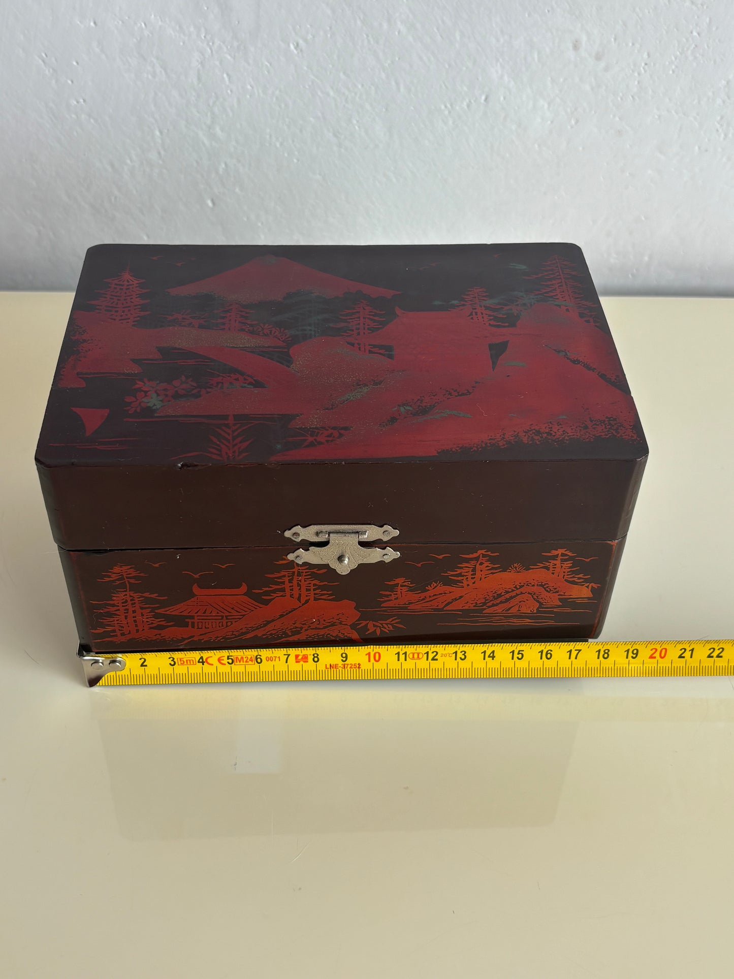 Portagioie giapponese vintage con carillon funzionante – lacca nera e ballerina