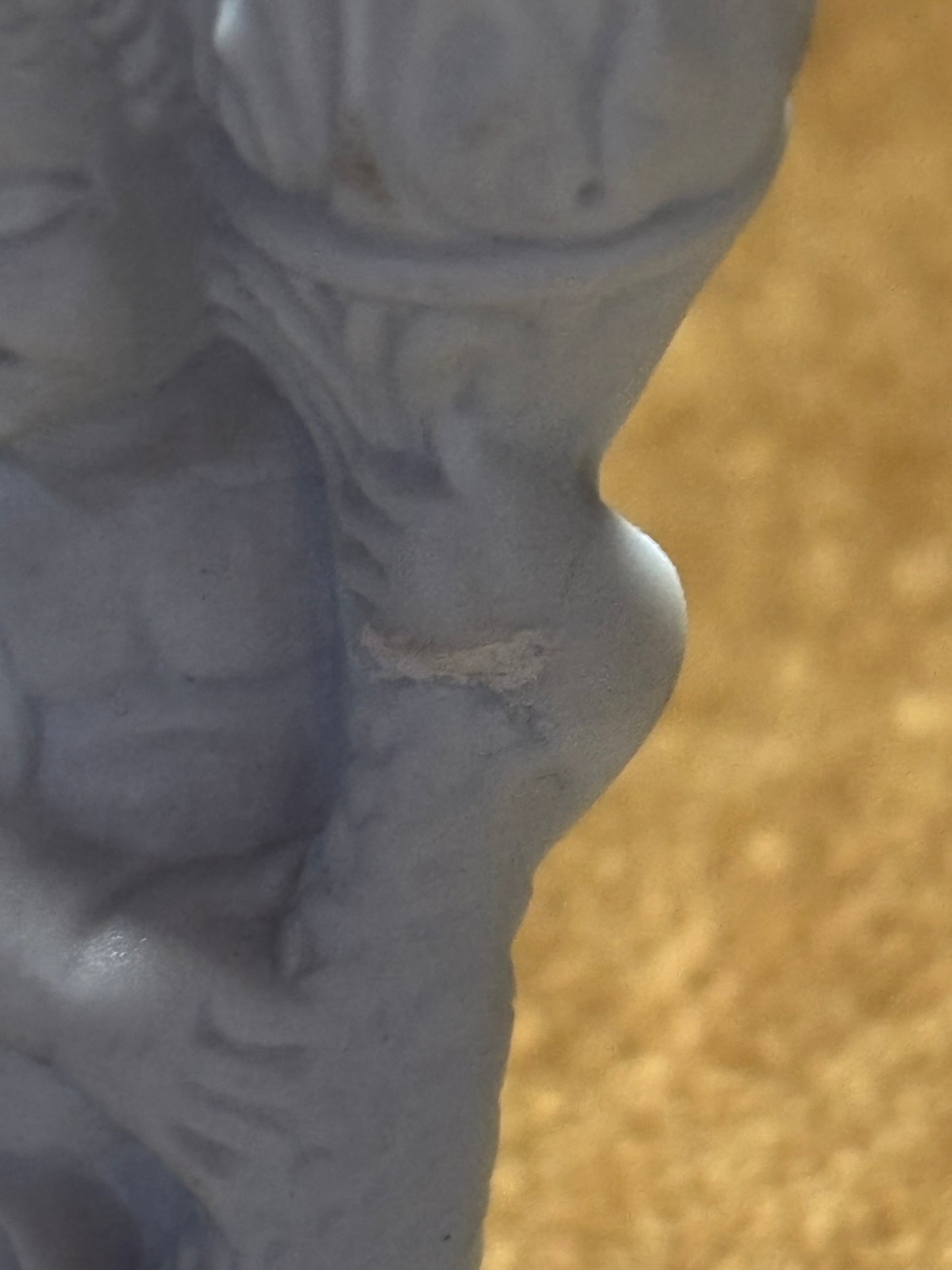 Piccola Statuetta Vintage in Ceramica con Due Putti