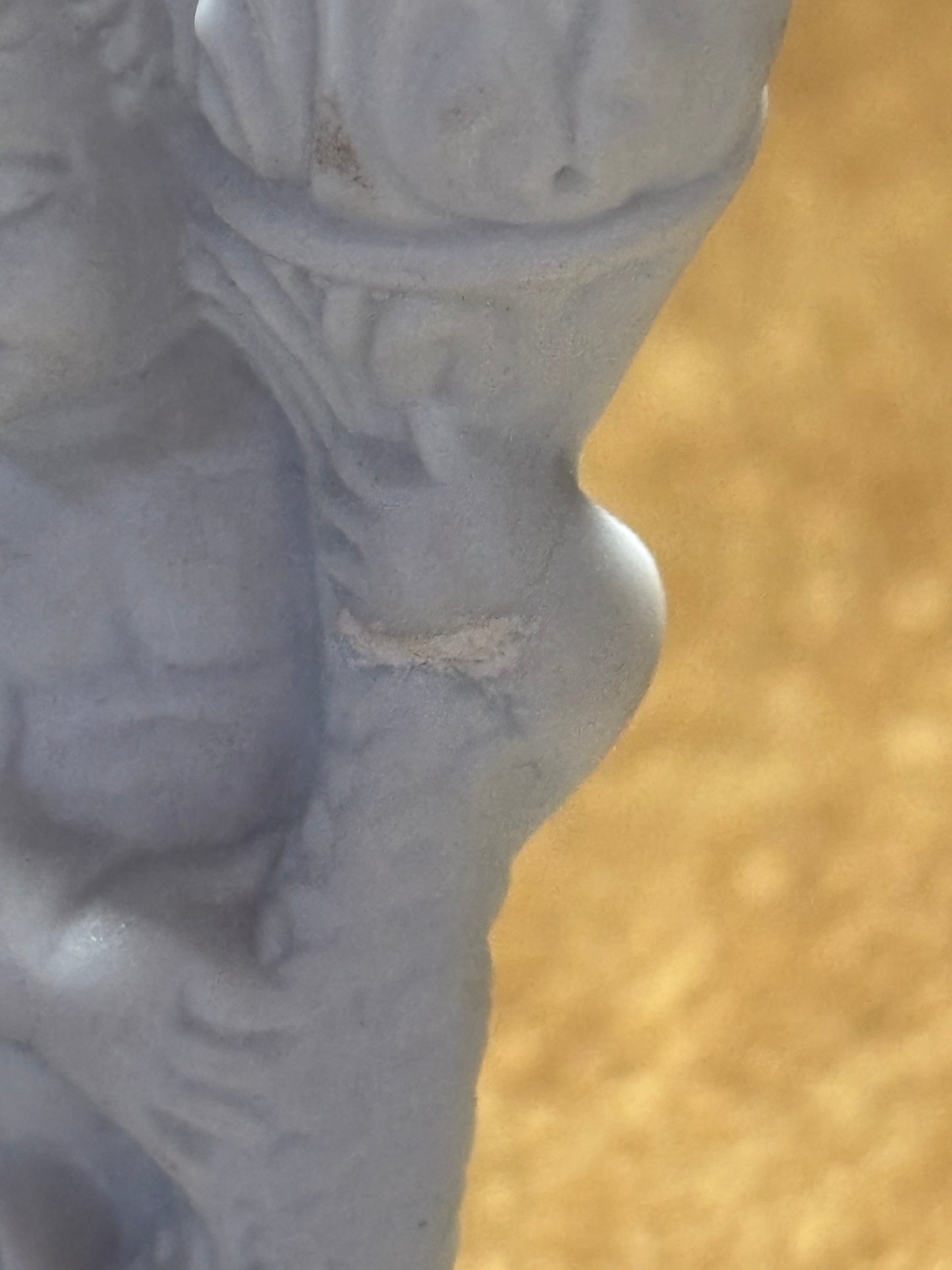 Piccola Statuetta Vintage in Ceramica con Due Putti