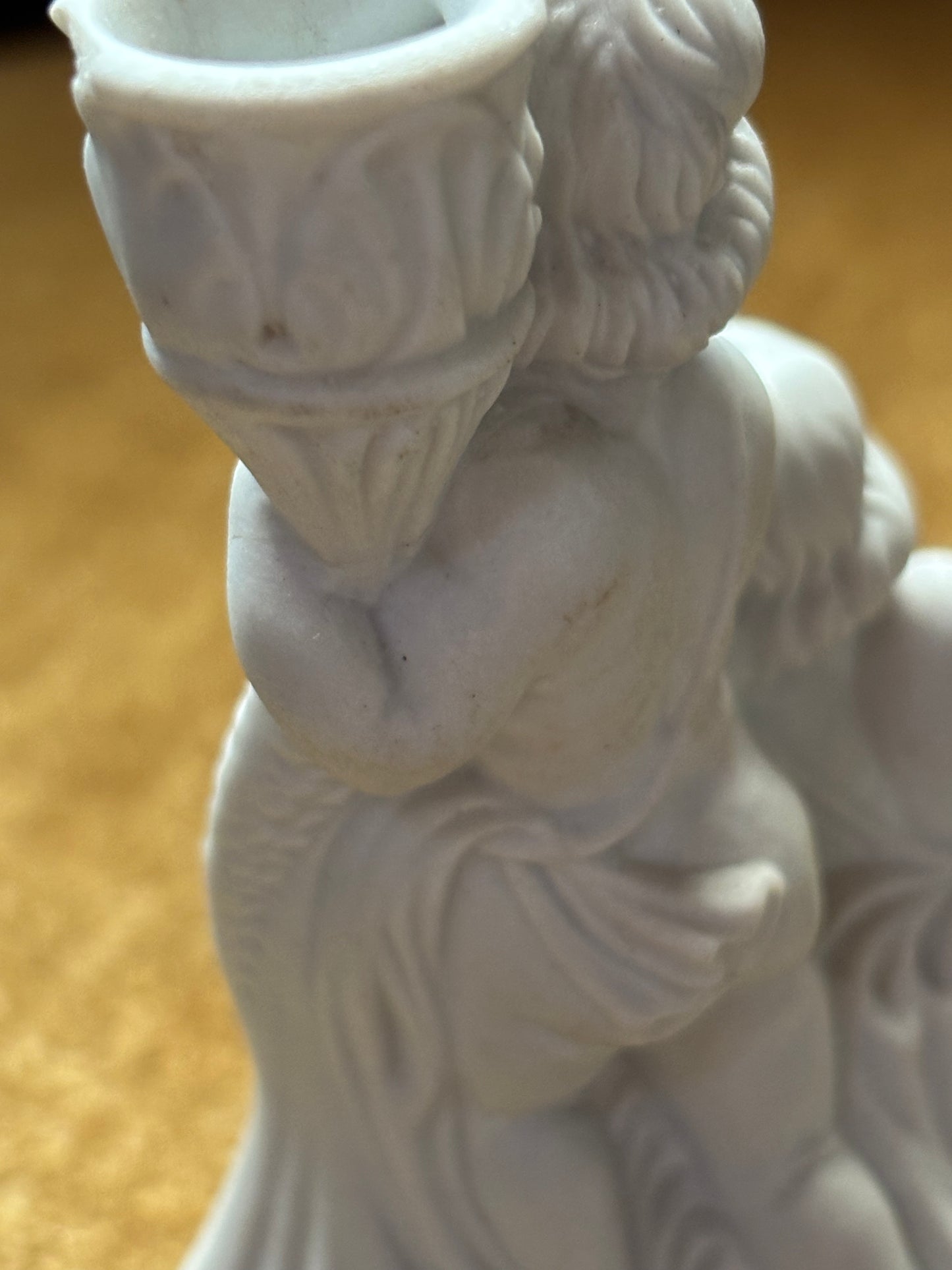 Piccola Statuetta Vintage in Ceramica con Due Putti