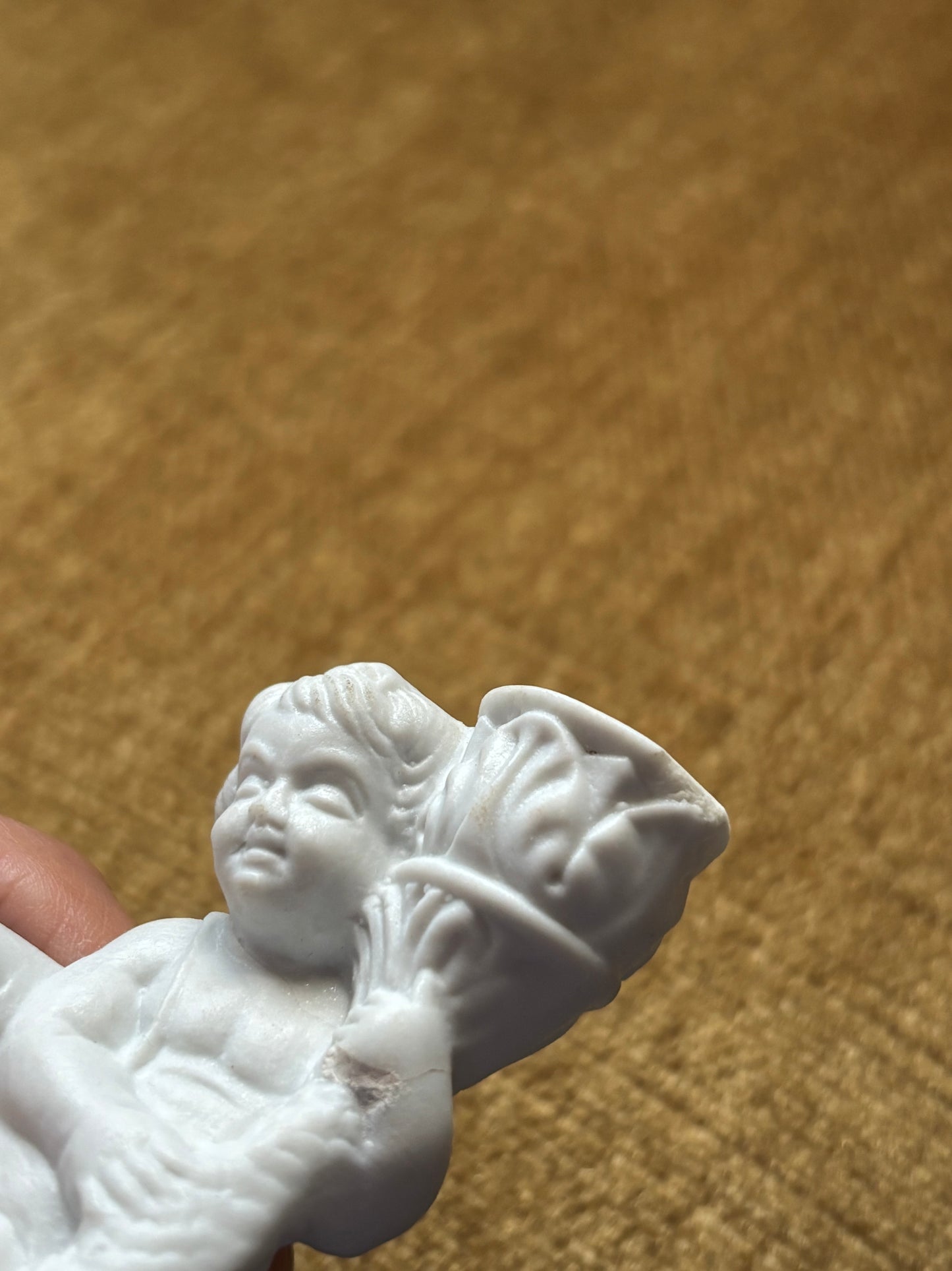Piccola Statuetta Vintage in Ceramica con Due Putti