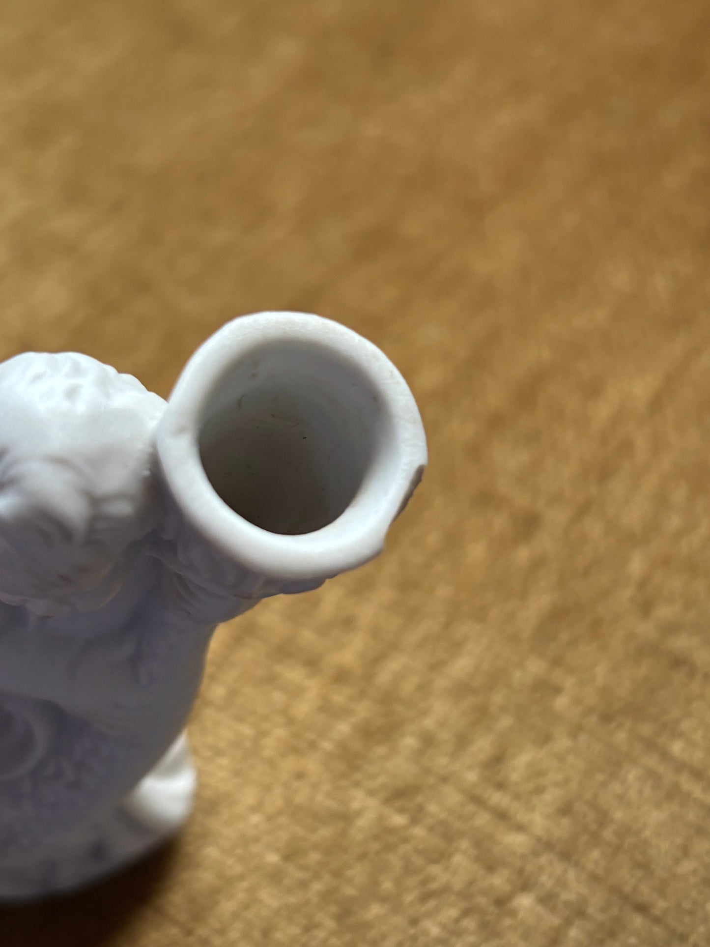 Piccola Statuetta Vintage in Ceramica con Due Putti