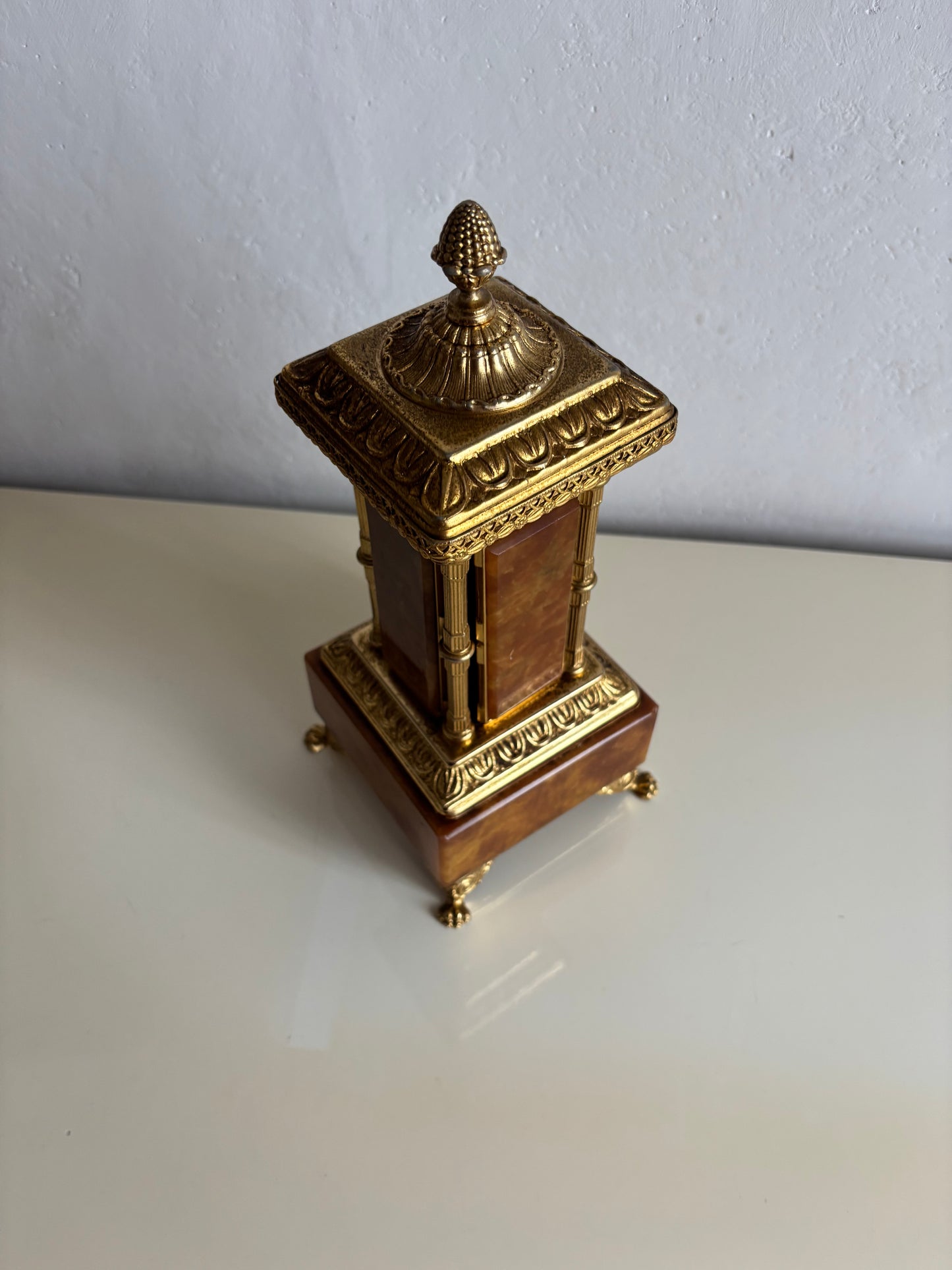 Portasigarette in marmo con carillon vintage