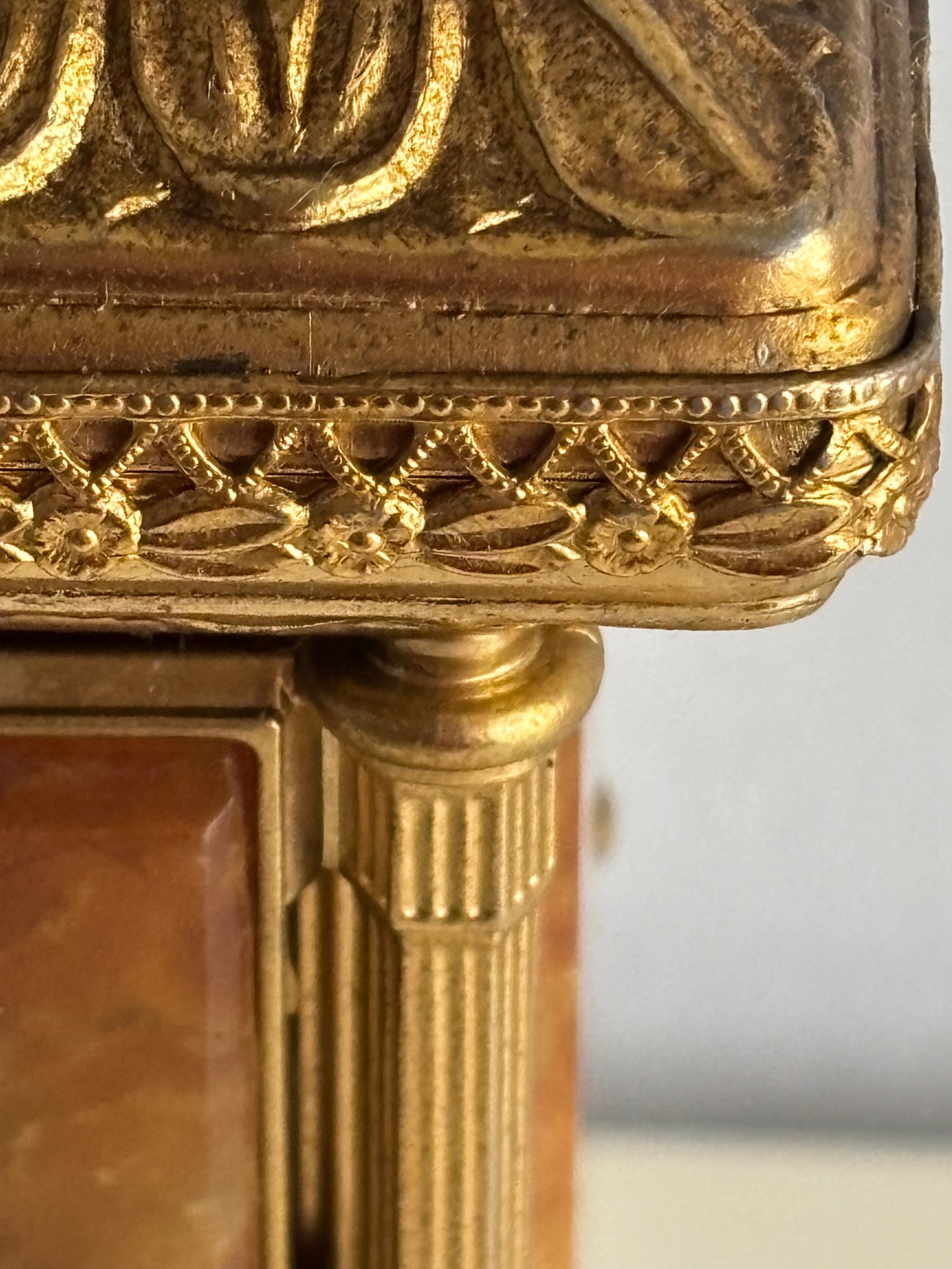 Portasigarette in marmo con carillon vintage