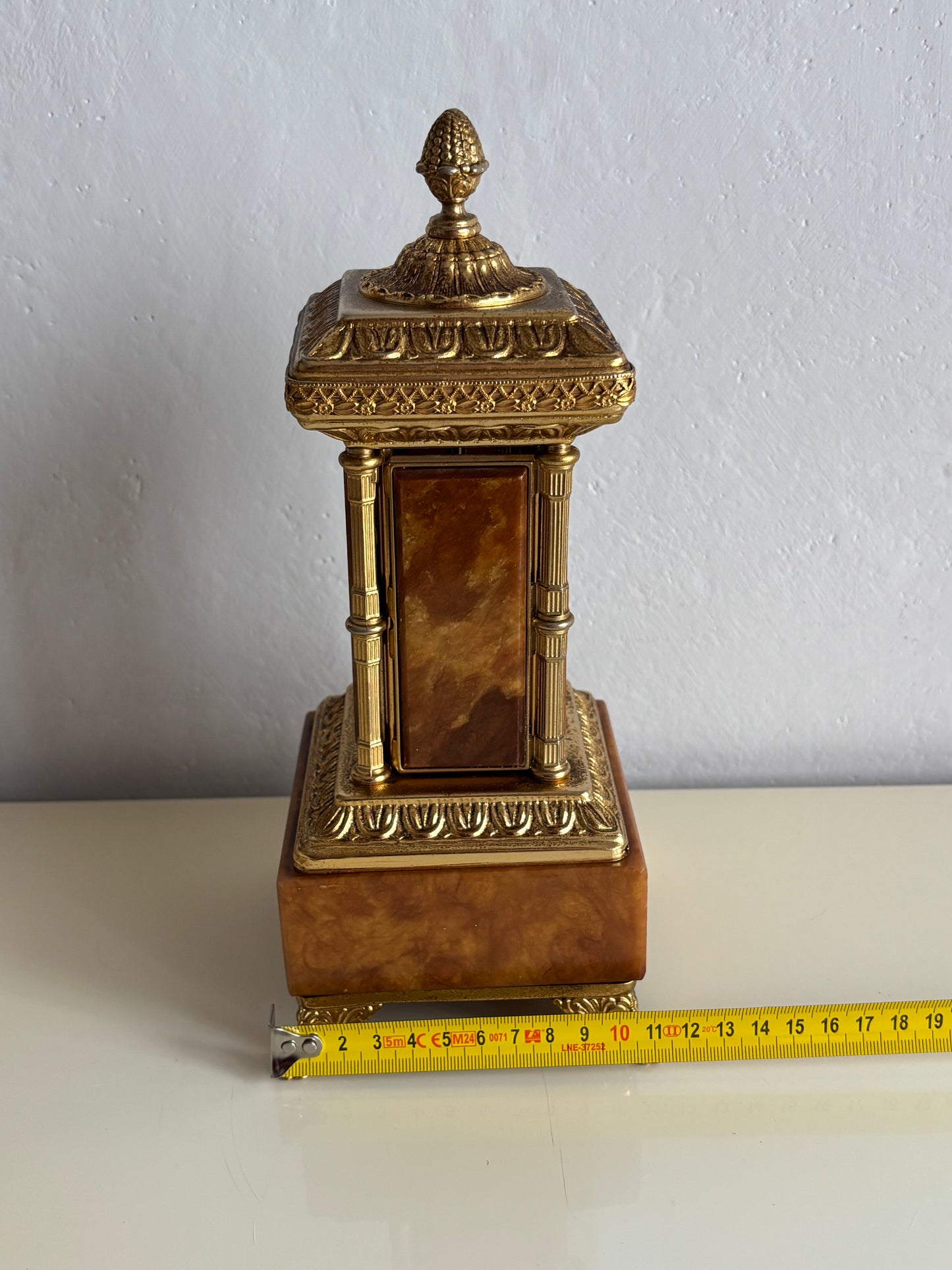 Portasigarette in marmo con carillon vintage