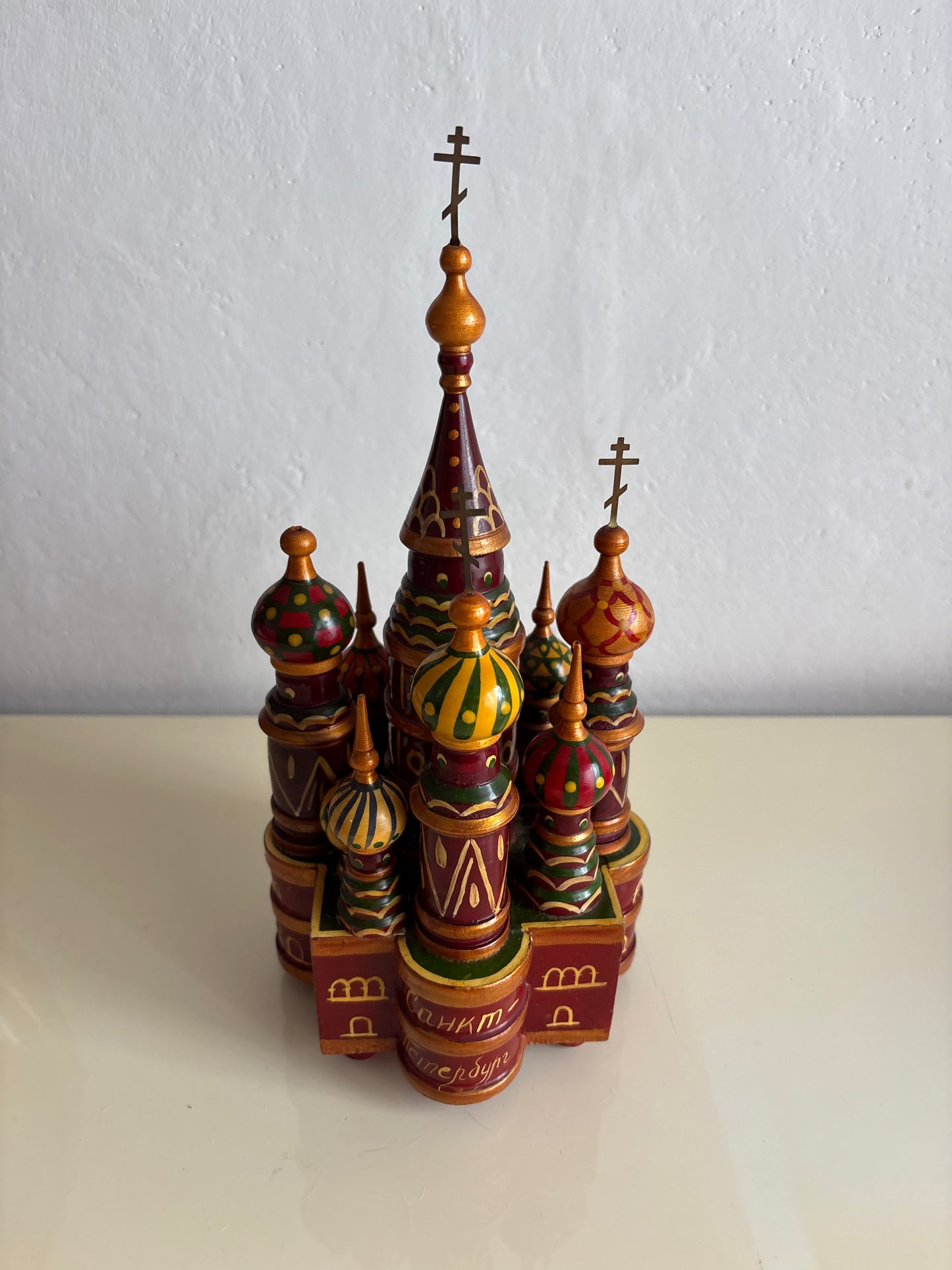 Carillon souvenir di San Pietroburgo in legno dipinto