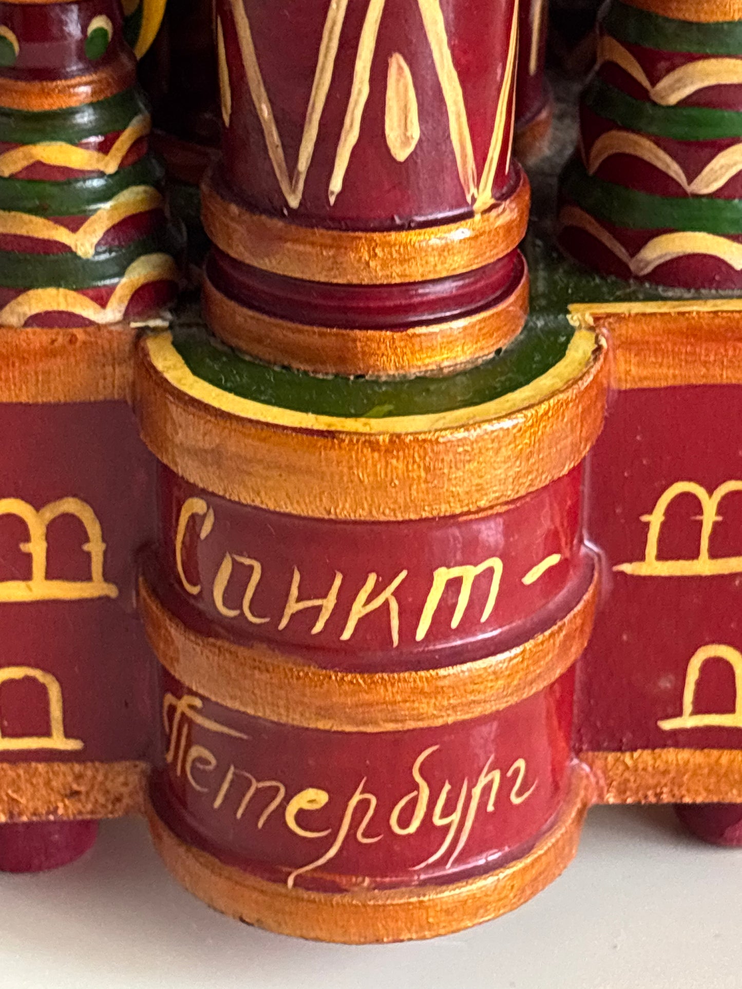 Carillon souvenir di San Pietroburgo in legno dipinto