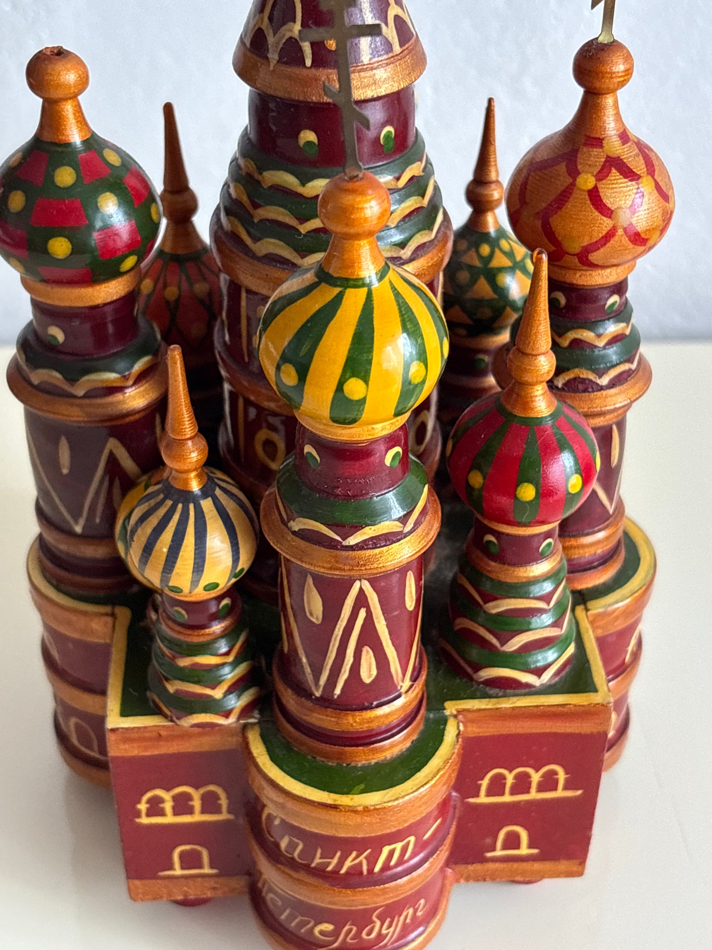 Carillon souvenir di San Pietroburgo in legno dipinto