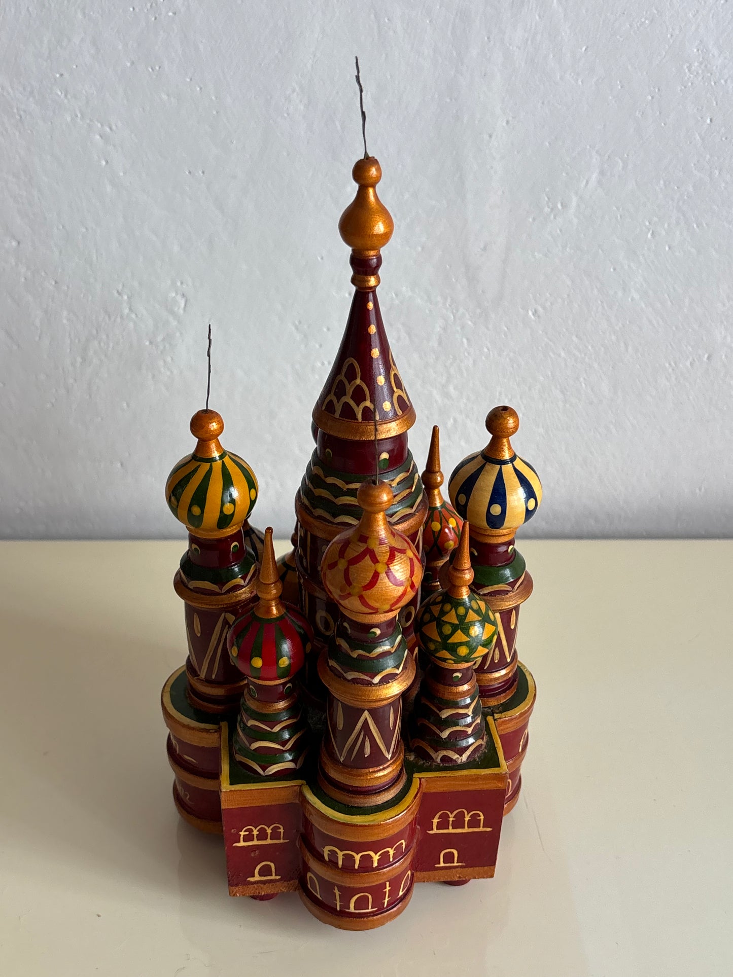 Carillon souvenir di San Pietroburgo in legno dipinto