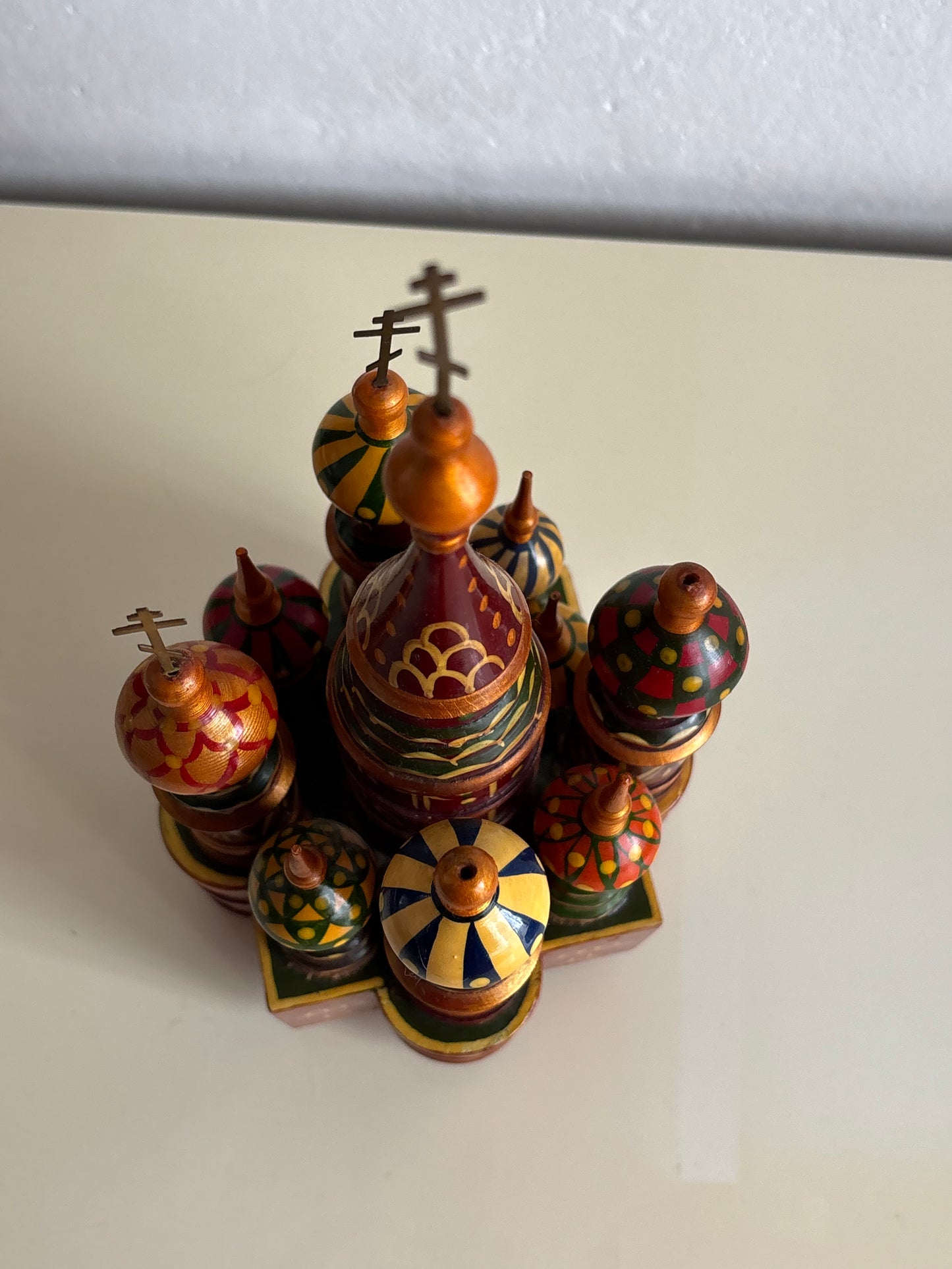 Carillon souvenir di San Pietroburgo in legno dipinto