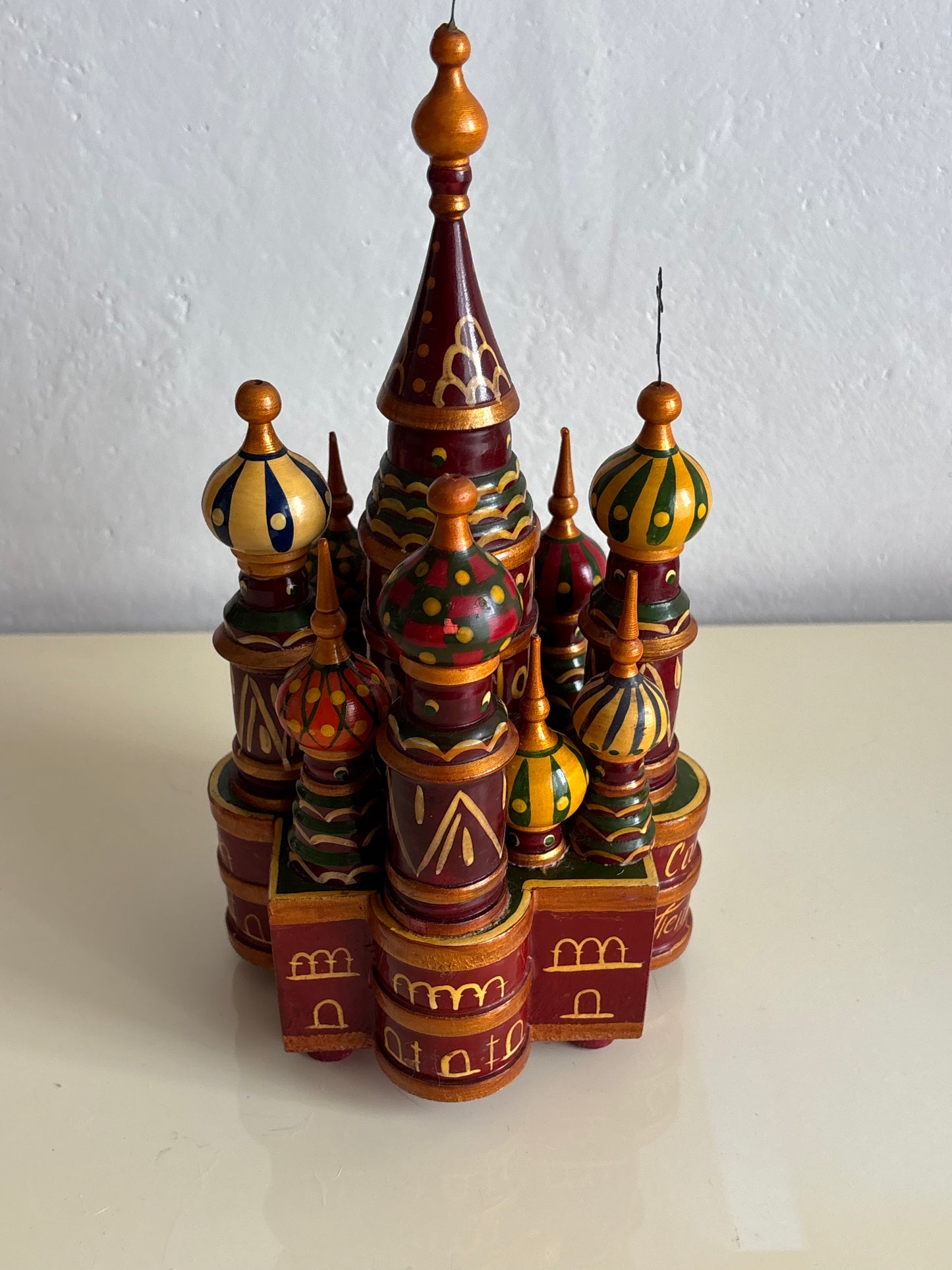 Carillon souvenir di San Pietroburgo in legno dipinto