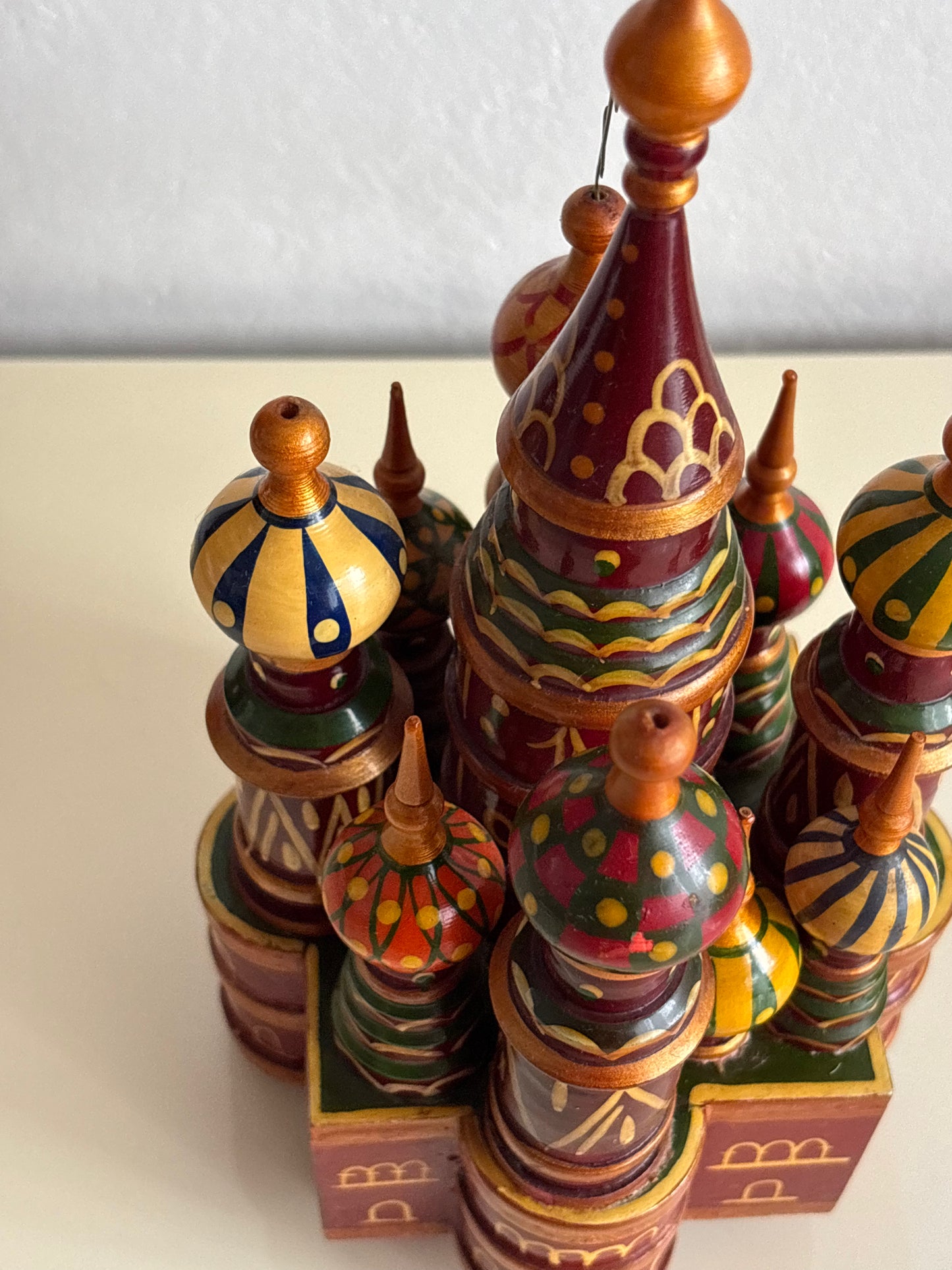 Carillon souvenir di San Pietroburgo in legno dipinto