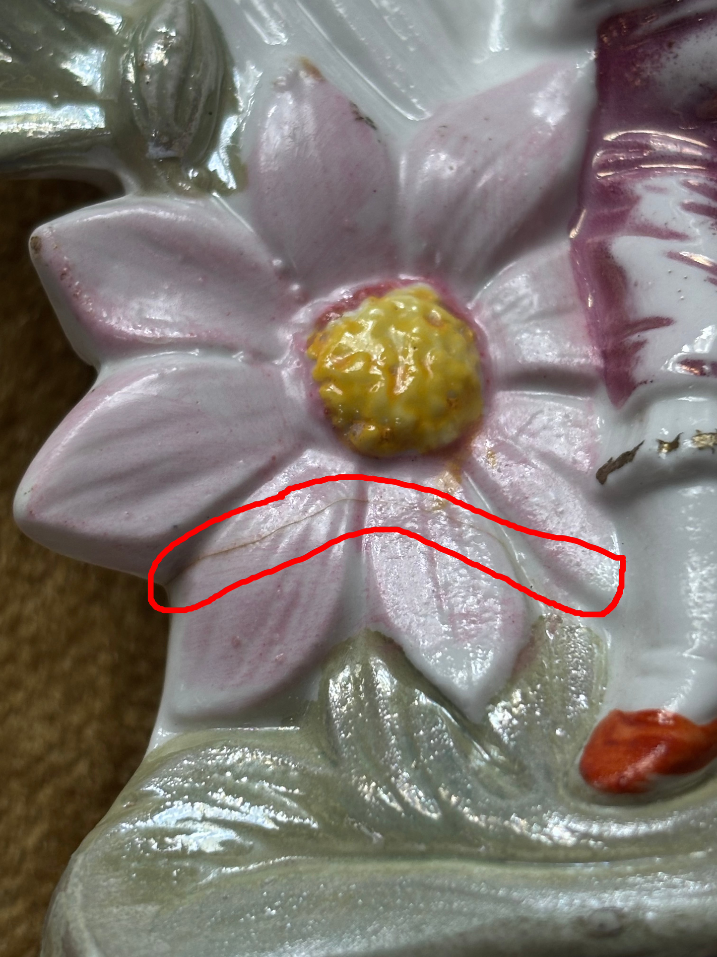 Vasetto in Ceramica Vintage con Bambino e Fiore – Oggetto Decorativo Restaurato