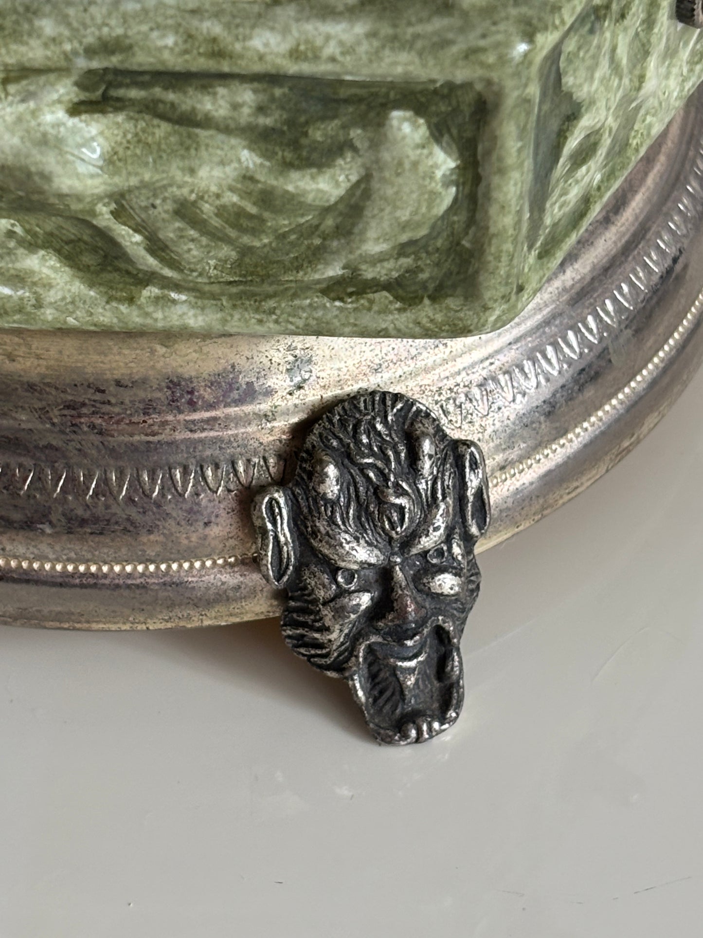 Portasigarette Musicale in Ceramica a Forma di Pagoda