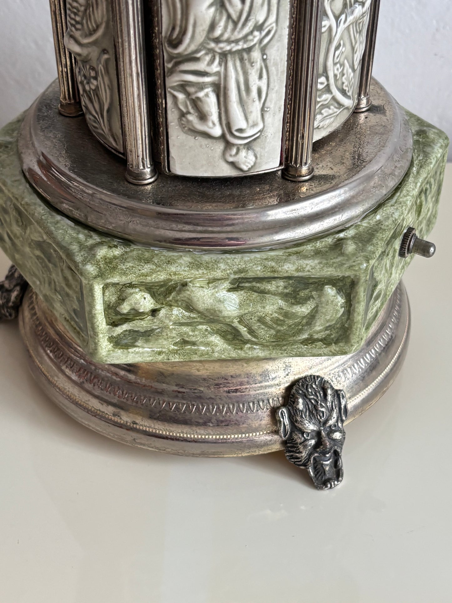 Portasigarette Musicale in Ceramica a Forma di Pagoda