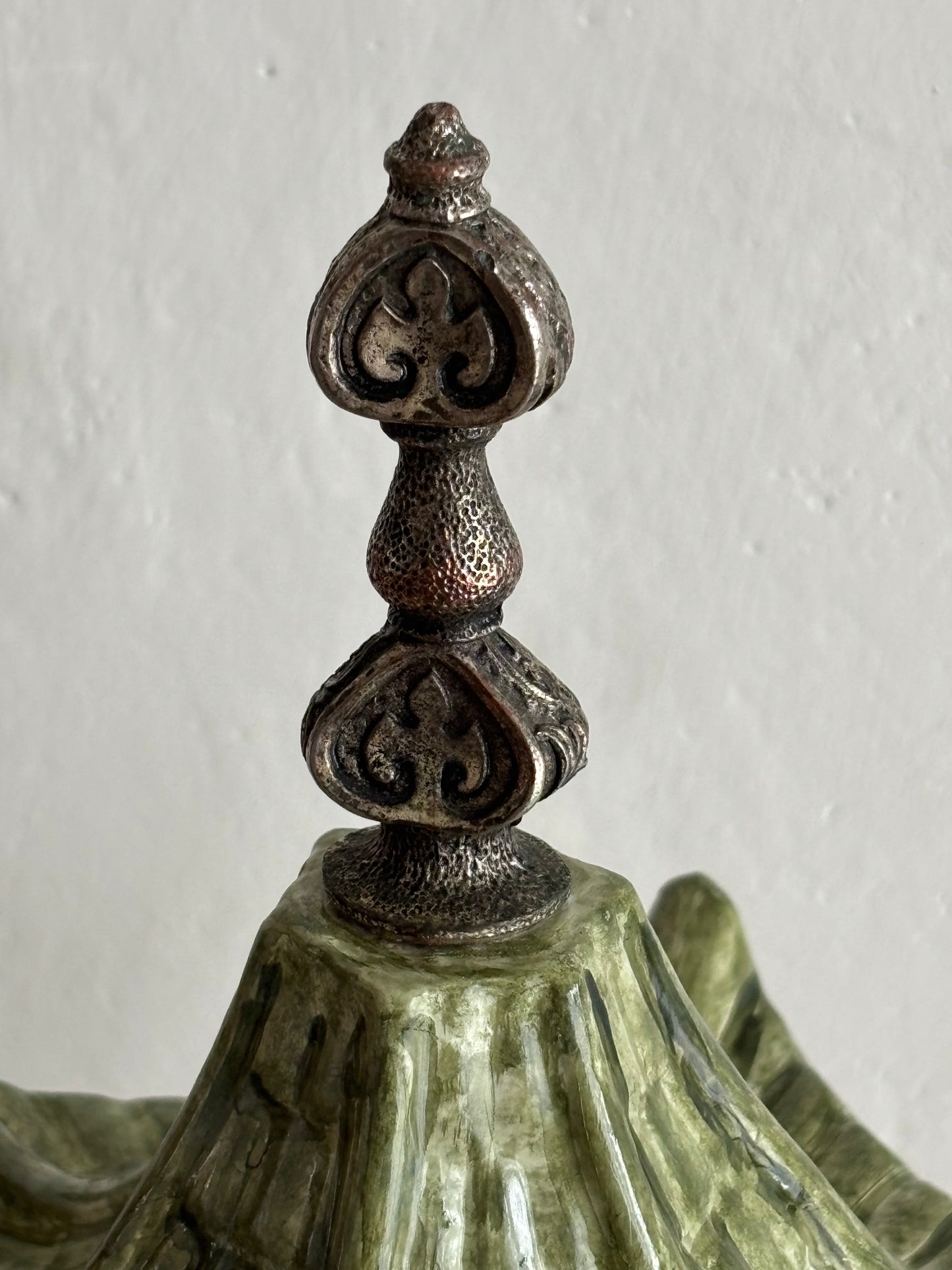 Portasigarette Musicale in Ceramica a Forma di Pagoda