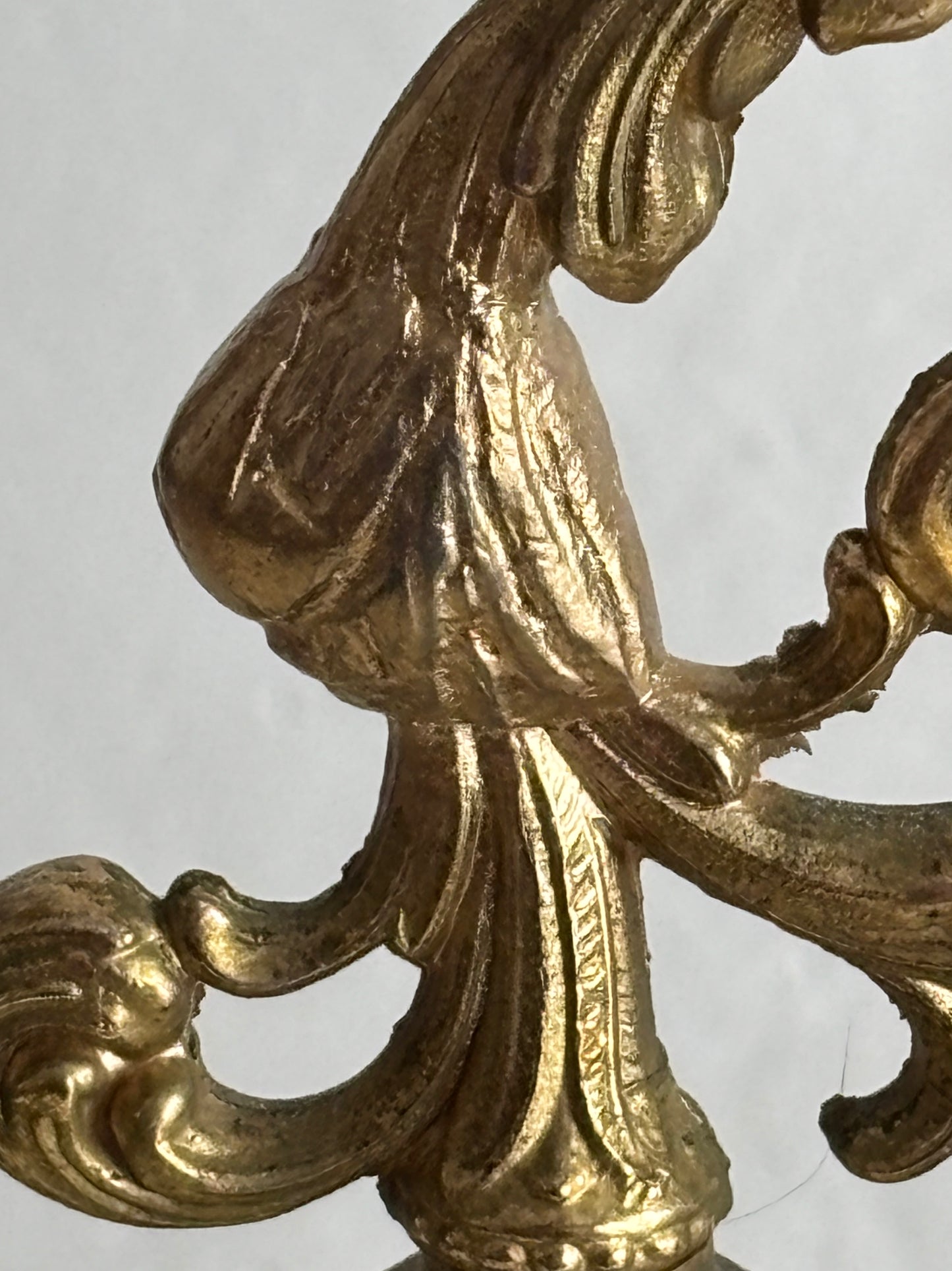 Brunnenförmiger Zigarettenspender mit funktionierender Spieluhr und Rotationsmechanismus