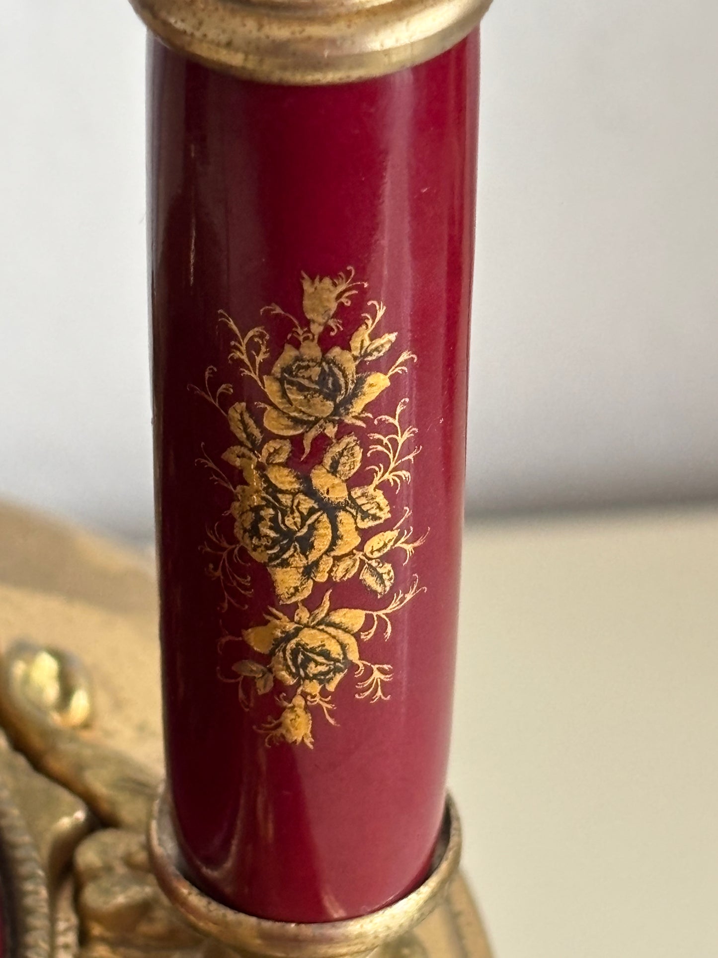 Brunnenförmiger Zigarettenspender mit funktionierender Spieluhr und Rotationsmechanismus