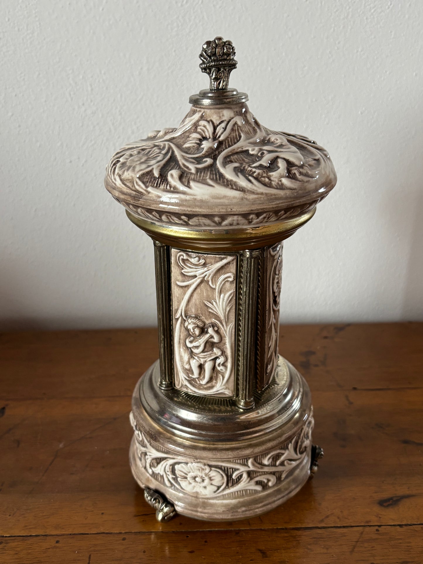Porta sigarette vintage con carillon e ballerina – oggetto decorativo da collezione