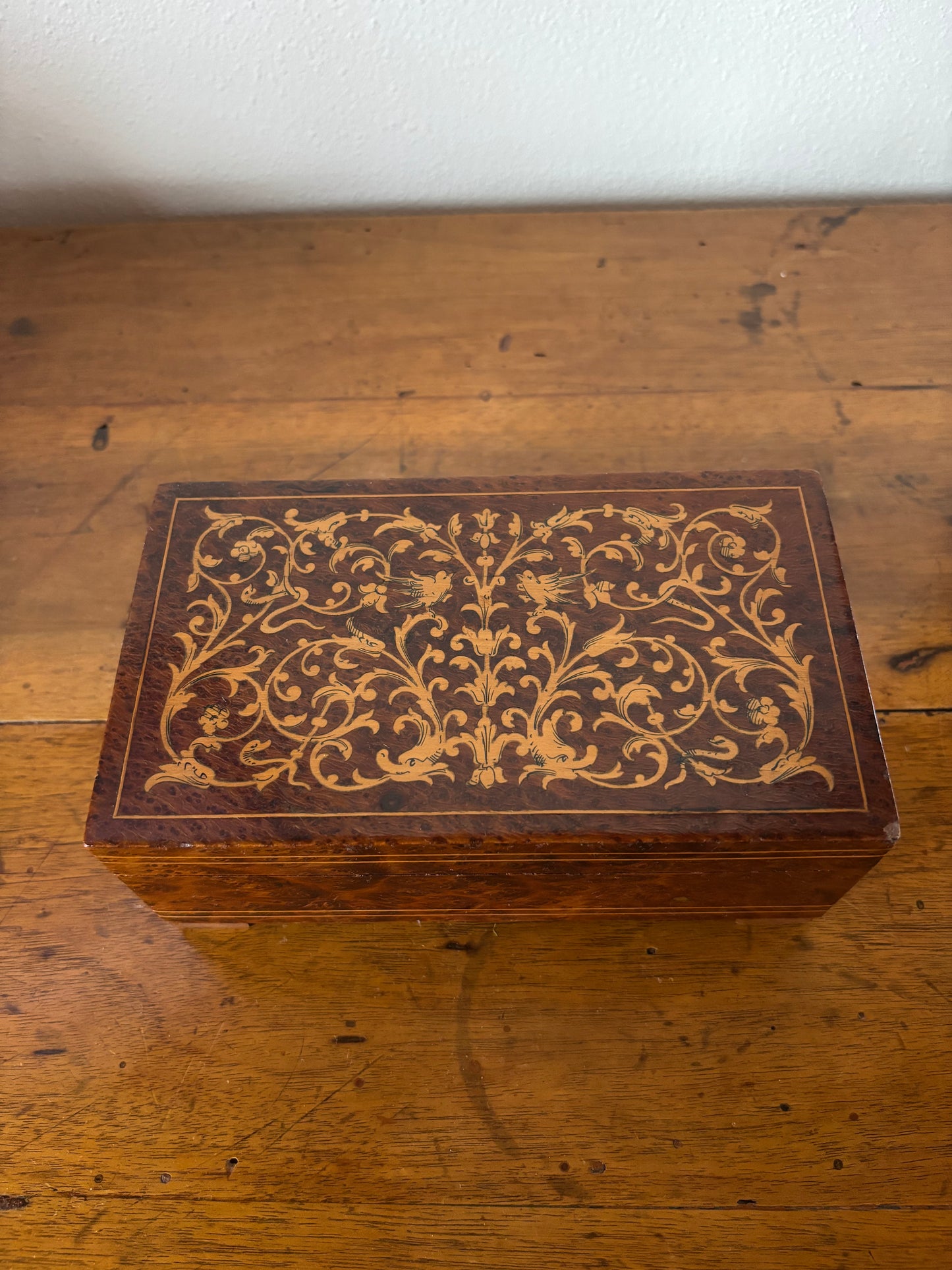 Vintage wooden inlaid jewelry box with music box – Timeless artisanal elegance