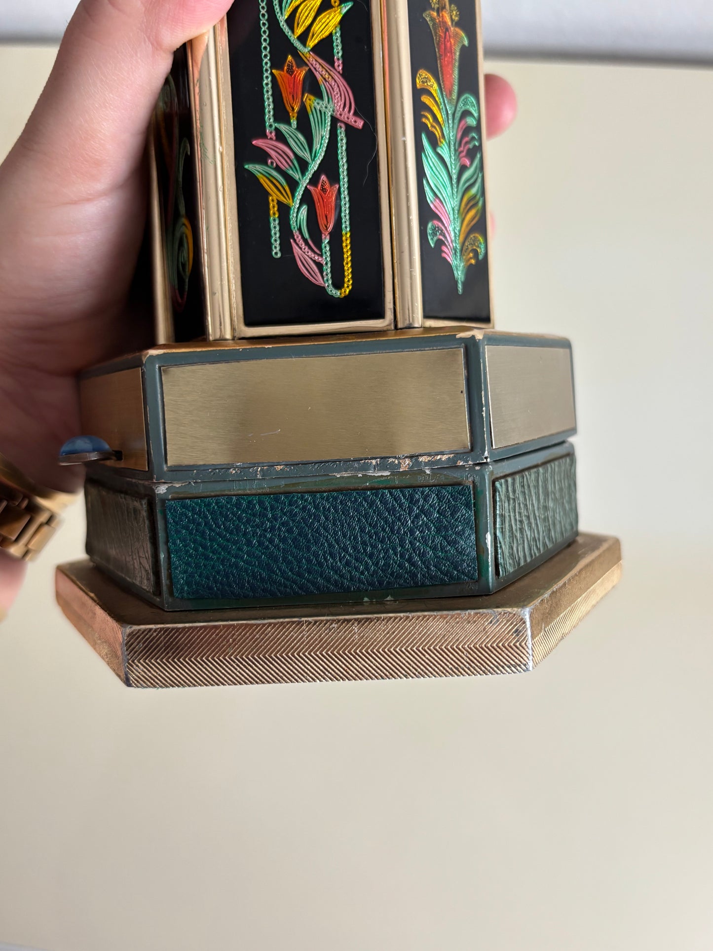 Portasigarette Musicale Giapponese Anni ’60 a Forma di Pagoda