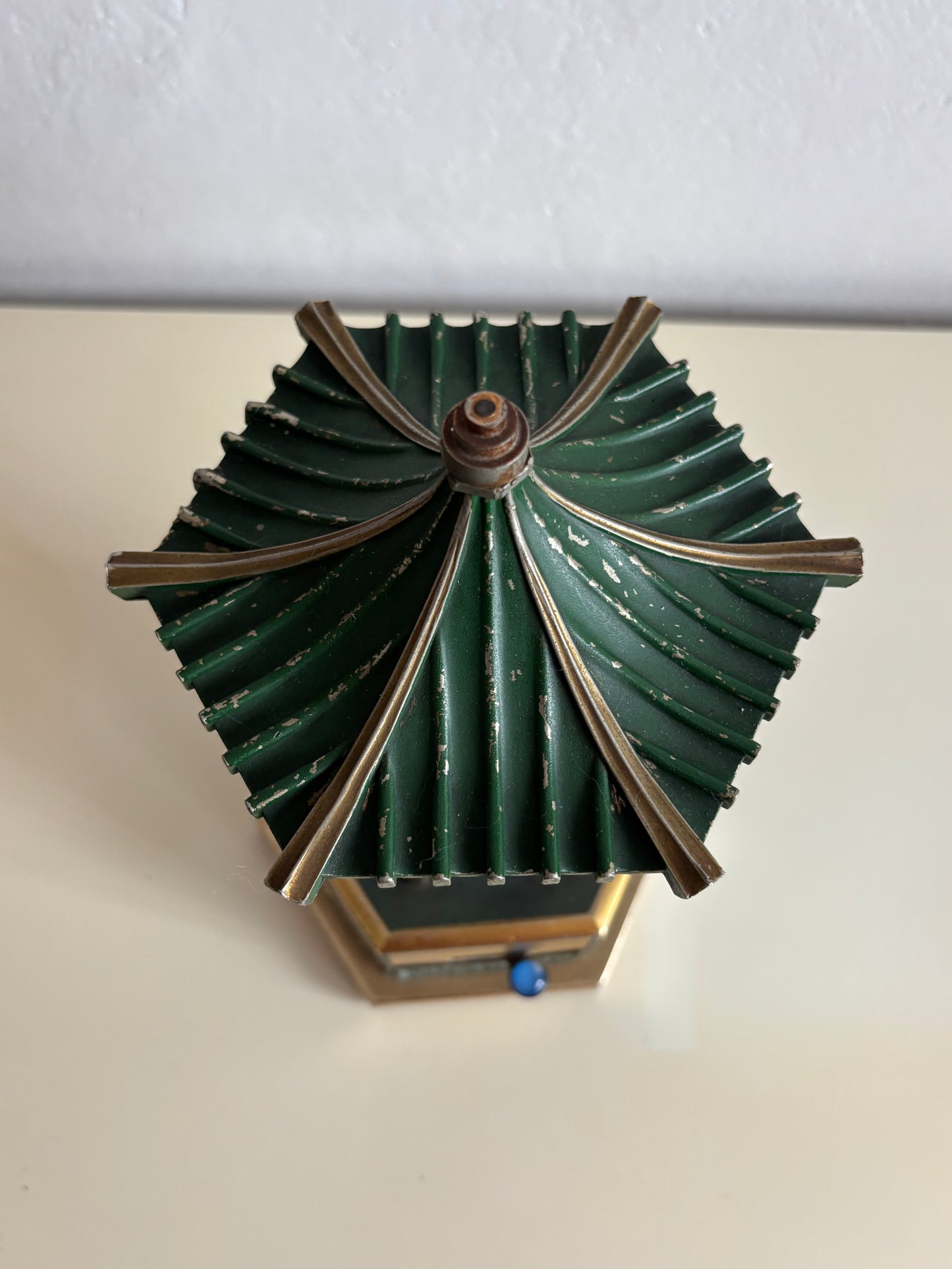 Portasigarette Musicale Giapponese Anni ’60 a Forma di Pagoda