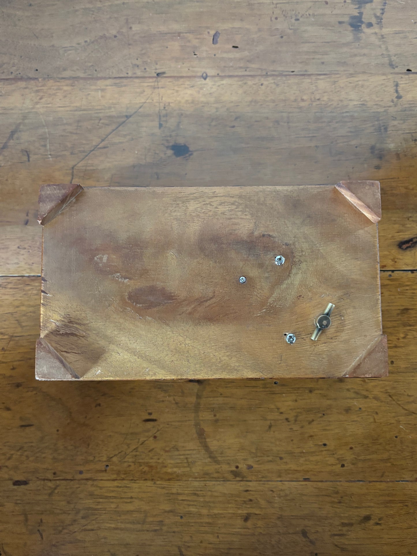 Vintage wooden inlaid jewelry box with music box – Timeless artisanal elegance