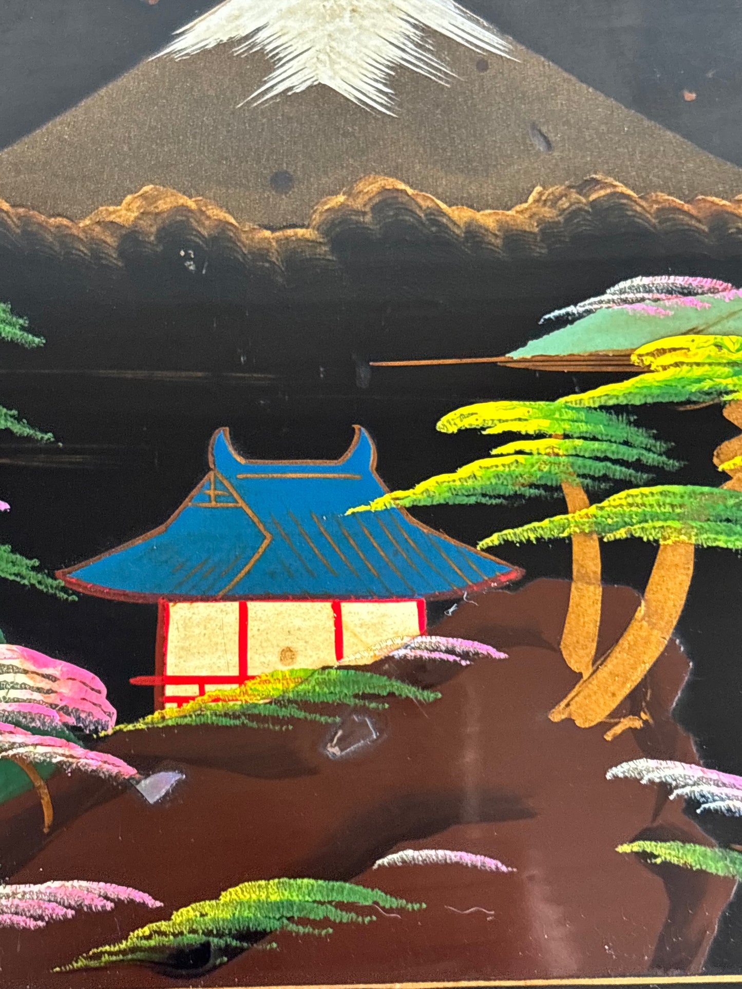 Japanische Lackschatulle mit japanischer Musik und traditionell gemaltem Landschaftsmotiv