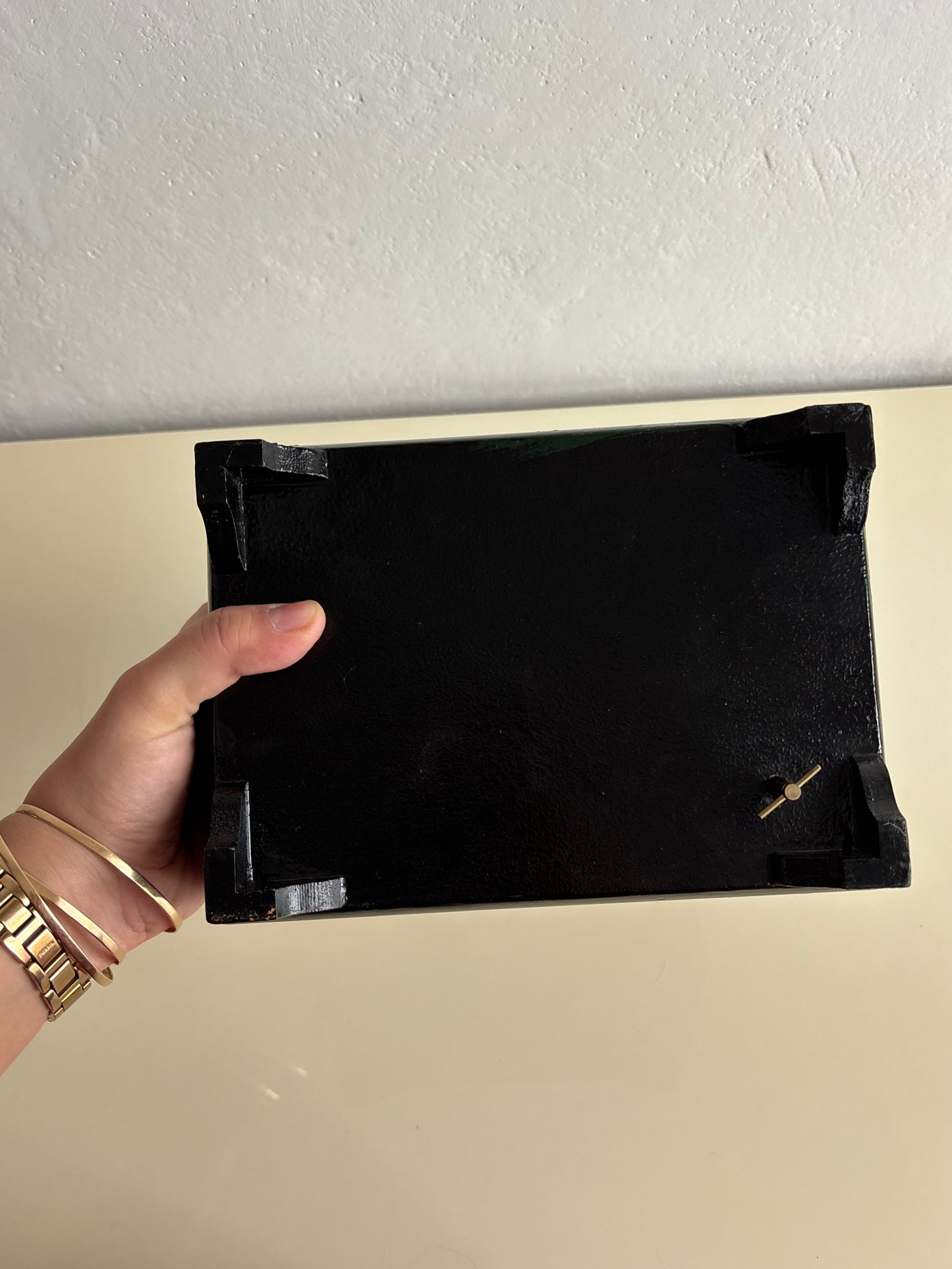 Japanische Lackschatulle mit japanischer Musik und traditionell gemaltem Landschaftsmotiv