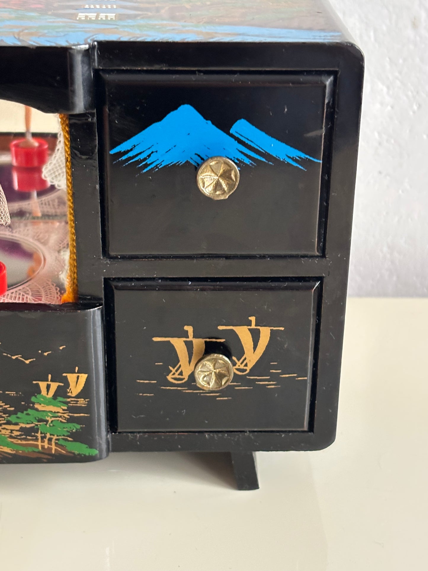 Japanische Schmuckschatulle mit magnetischer Ballerina und funktionierender Spieluhr