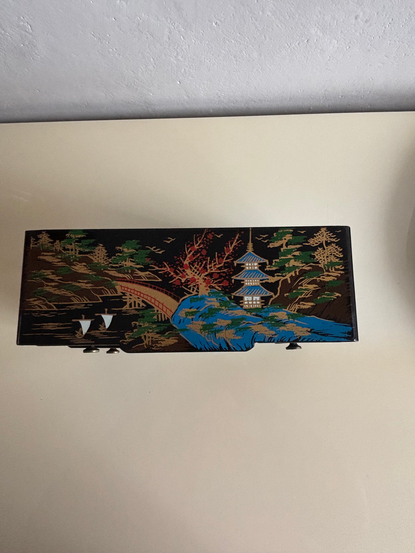 Japanische Schmuckschatulle mit magnetischer Ballerina und funktionierender Spieluhr