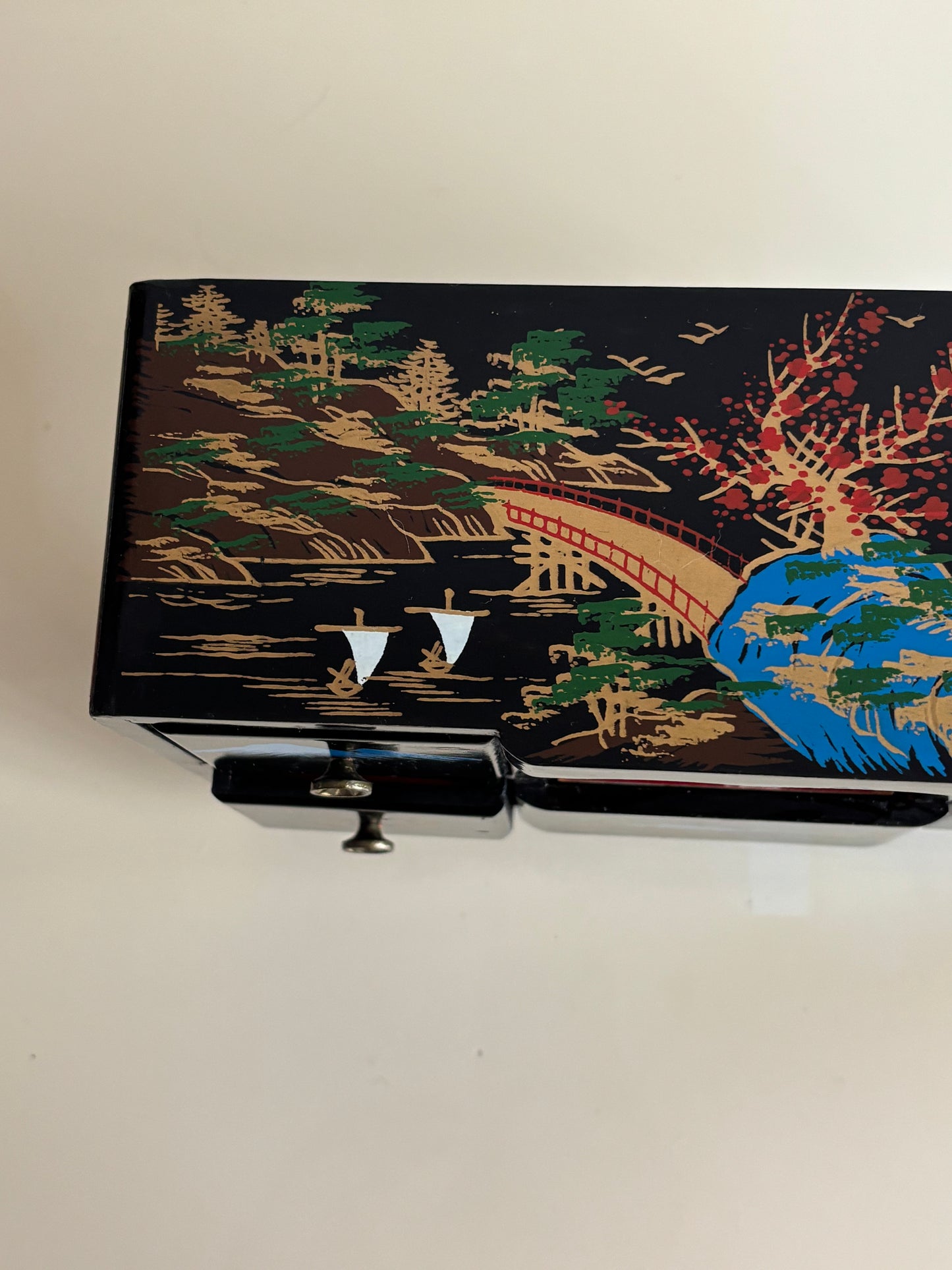 Japanische Schmuckschatulle mit magnetischer Ballerina und funktionierender Spieluhr