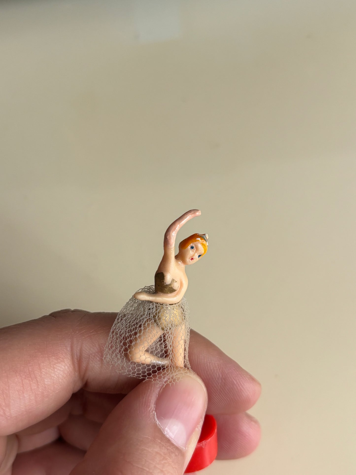 Japanische Schmuckschatulle mit magnetischer Ballerina und funktionierender Spieluhr