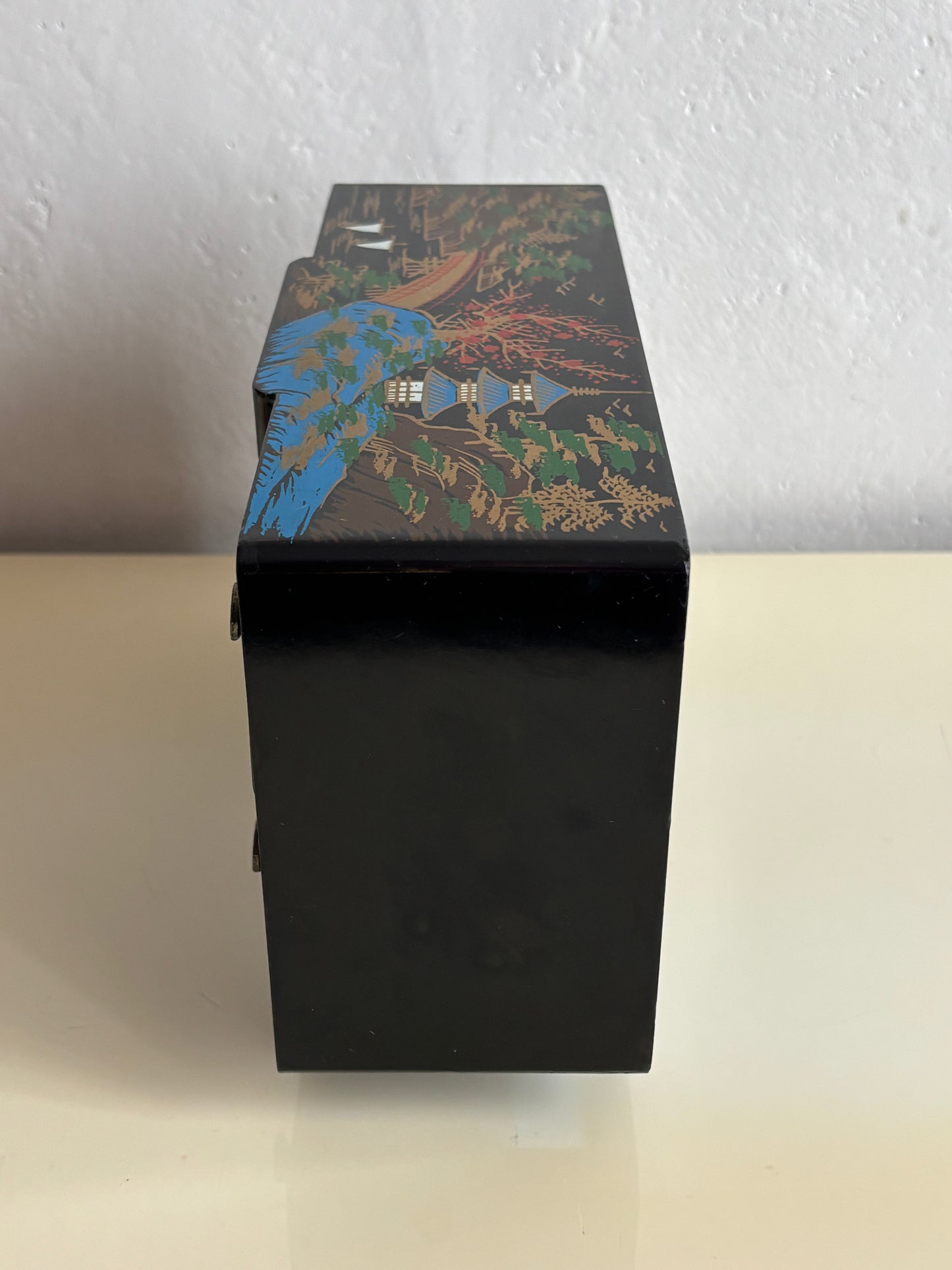 Japanische Schmuckschatulle mit magnetischer Ballerina und funktionierender Spieluhr