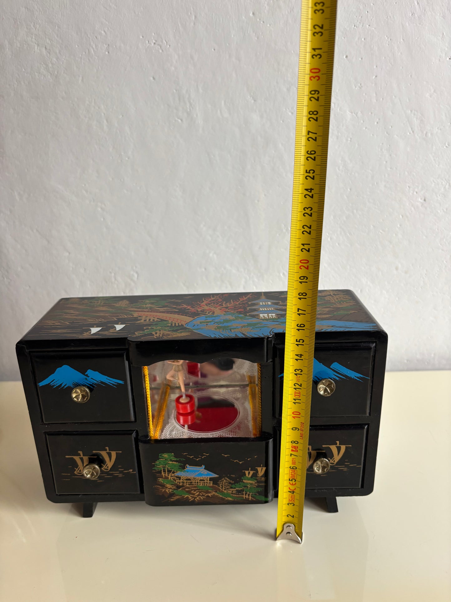 Japanische Schmuckschatulle mit magnetischer Ballerina und funktionierender Spieluhr