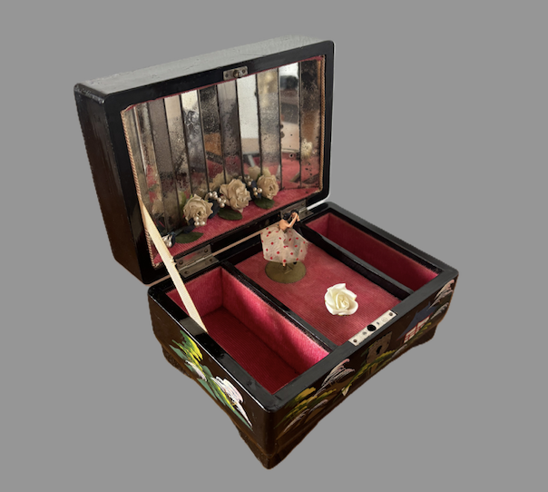 Portagioie giapponese vintage con carillon funzionante – coppia danzante e fiori