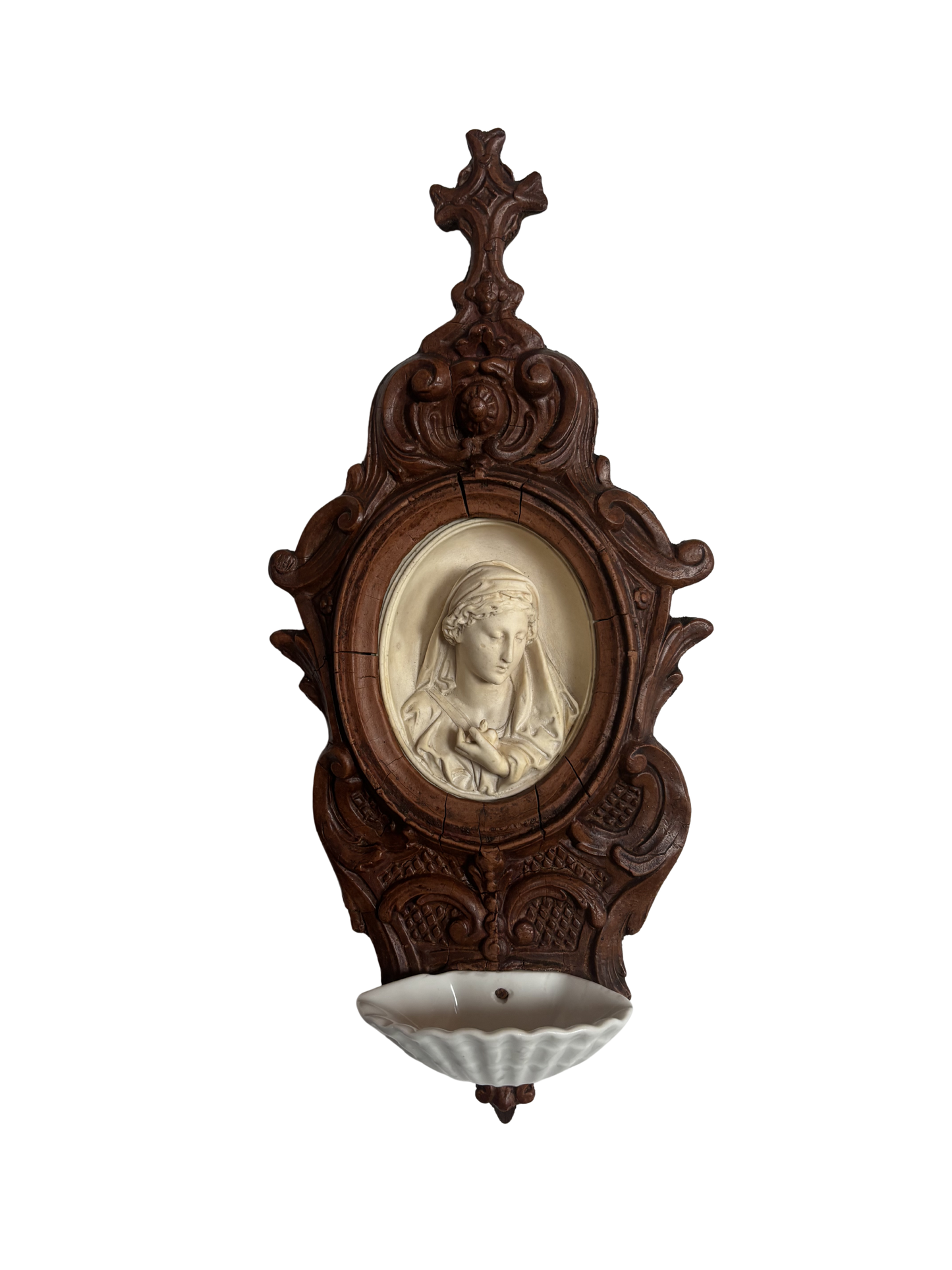 Acquasantiera in legno con decorazioni in stucco e Madonna in materiale petroso