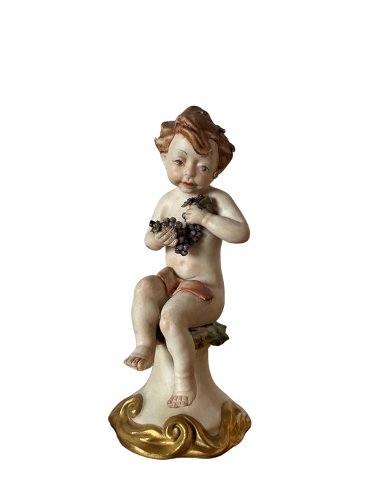 Statuetta di Putto con Uva